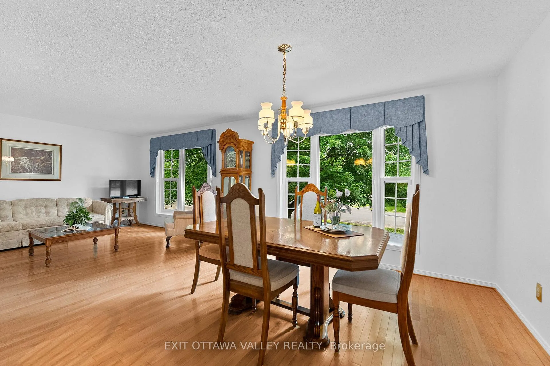 Photo 8 of 599 Hillside Avenue, Pembroke, Pembroke — HOMEH
