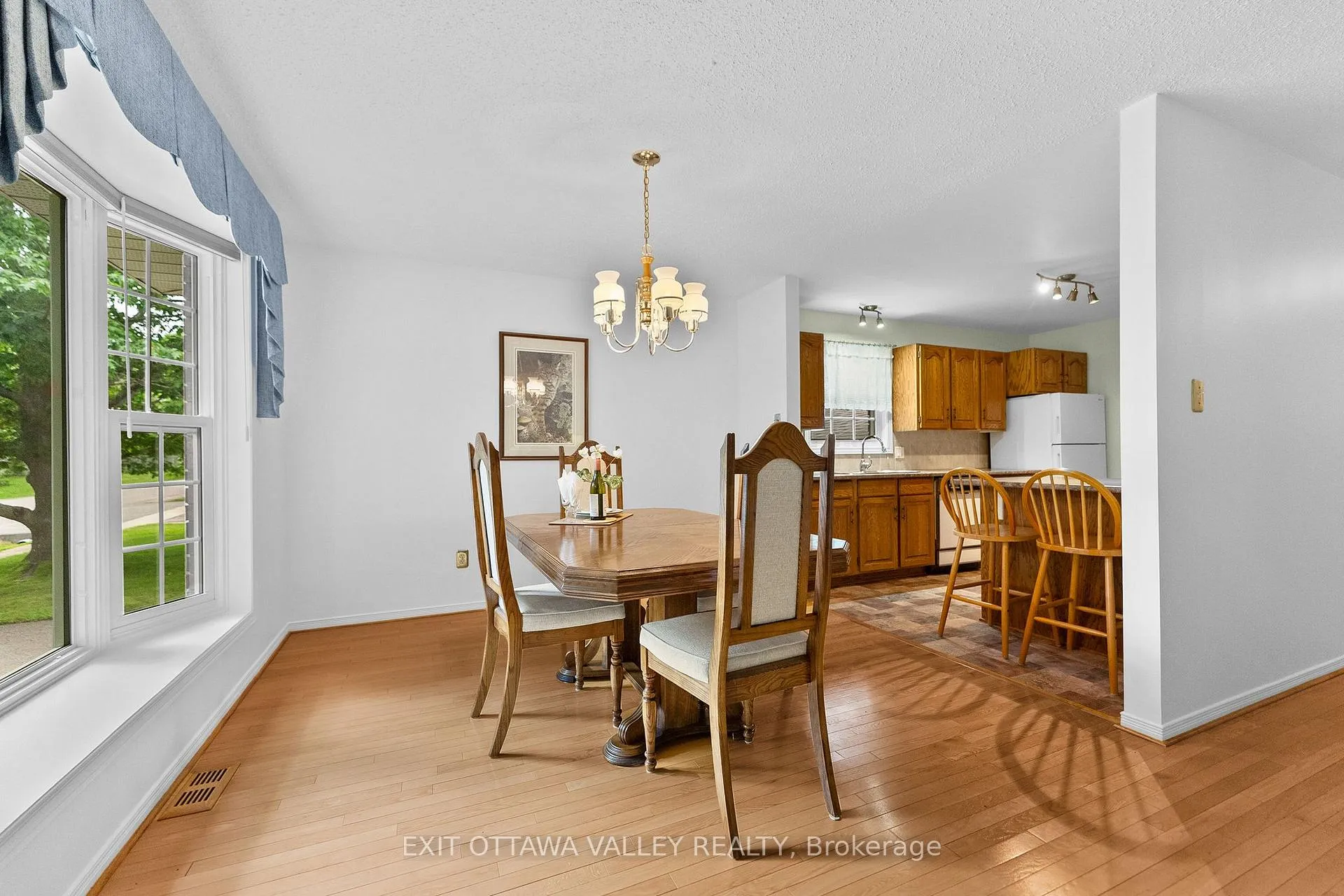 Photo 9 of 599 Hillside Avenue, Pembroke, Pembroke — HOMEH