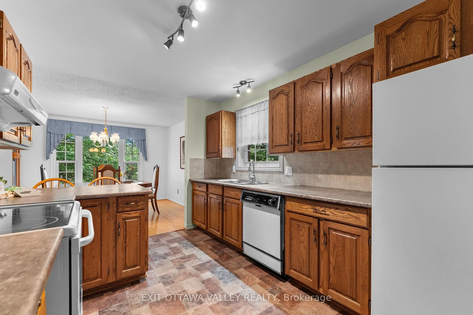 Photo 12 of 599 Hillside Avenue, Pembroke, Pembroke — HOMEH