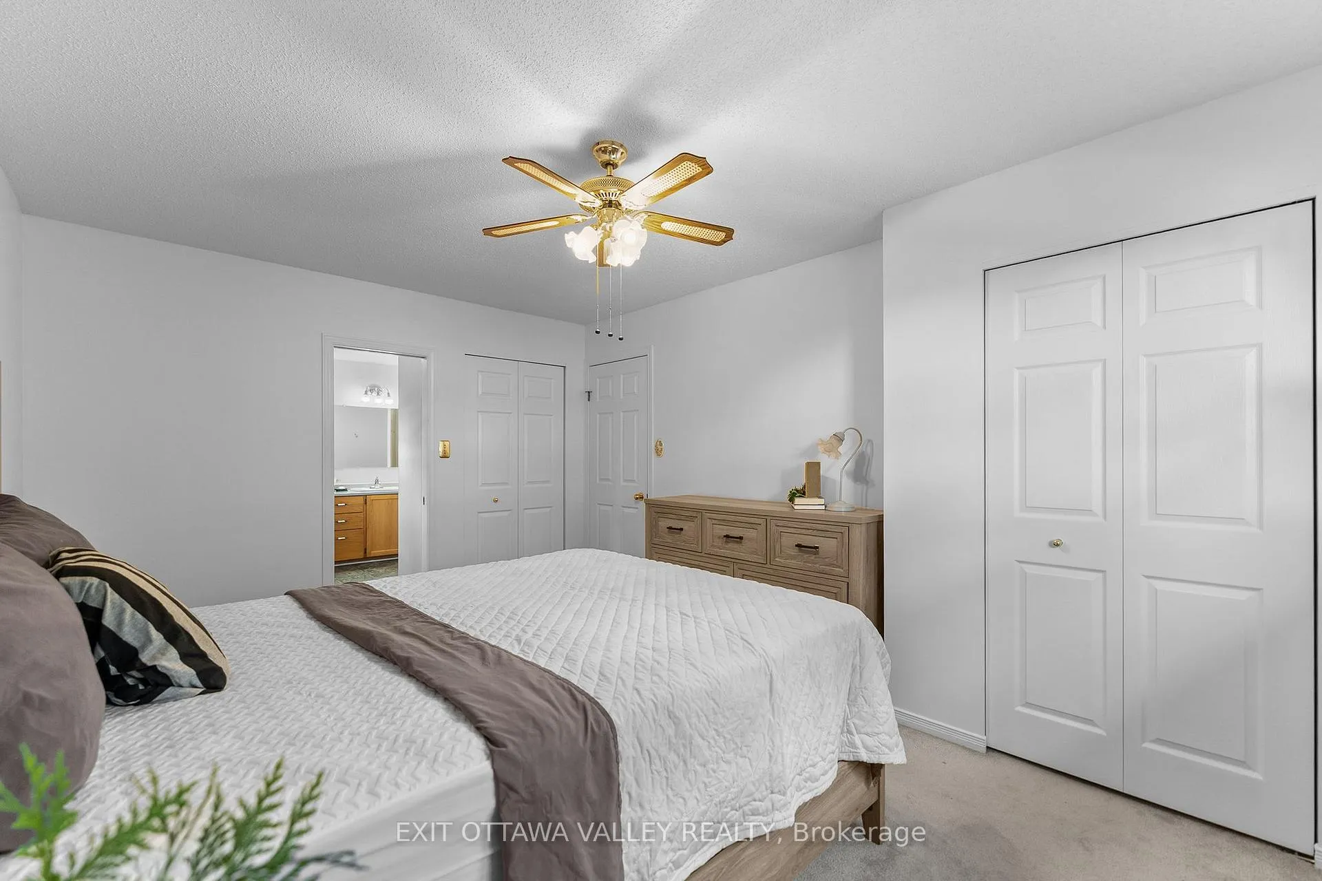 Photo 14 of 599 Hillside Avenue, Pembroke, Pembroke — HOMEH
