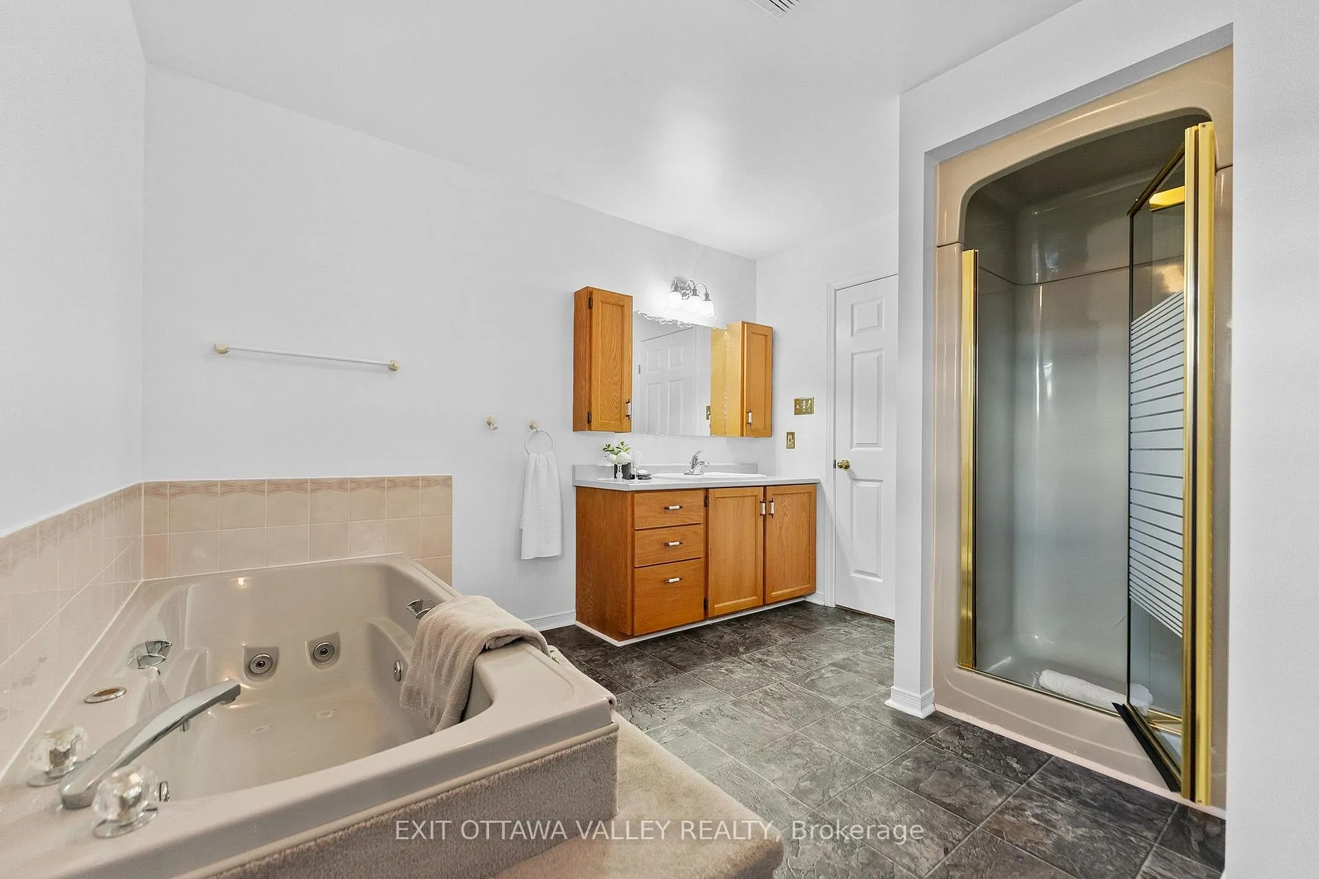 Photo 17 of 599 Hillside Avenue, Pembroke, Pembroke — HOMEH