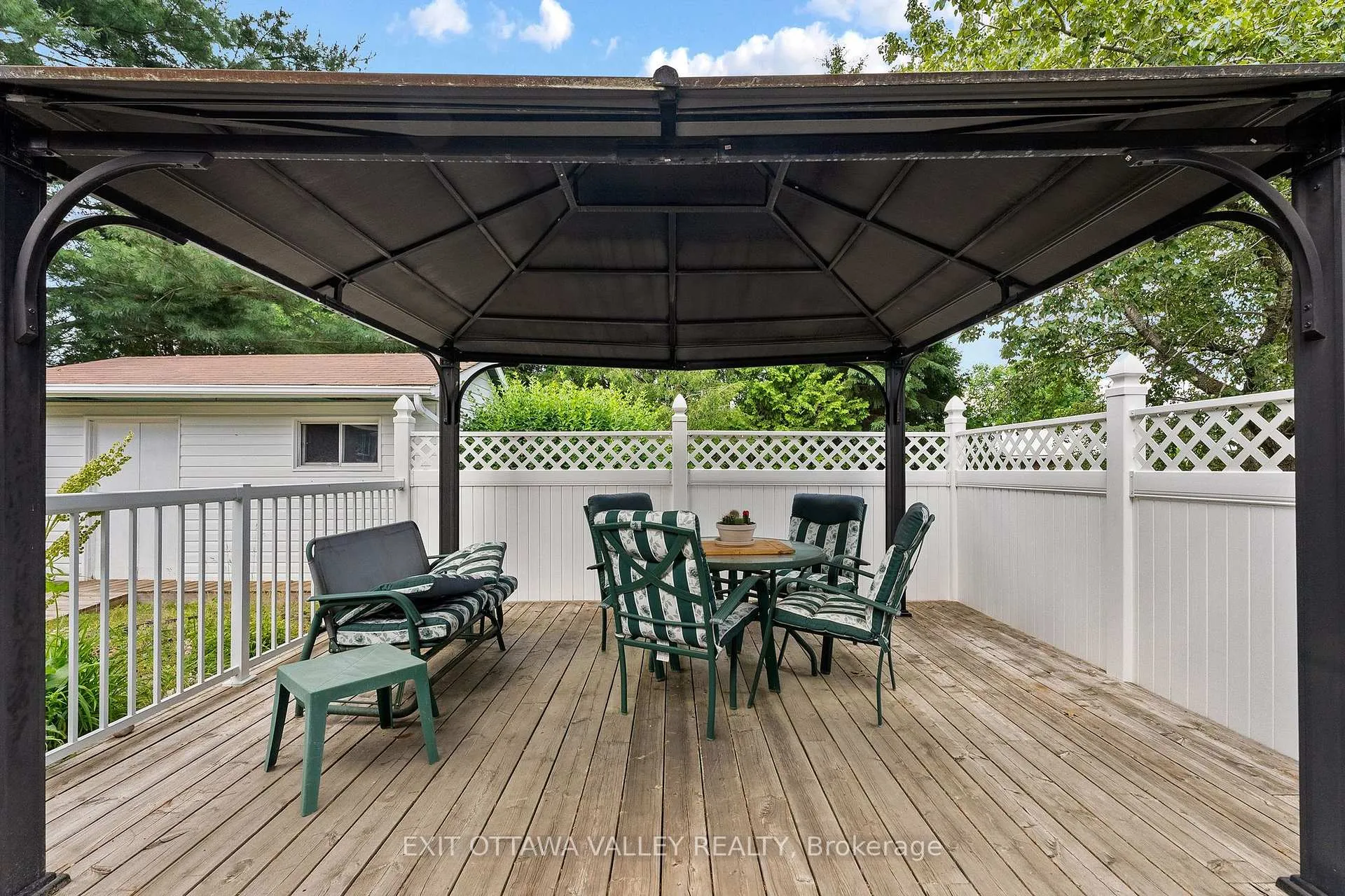 Photo 30 of 599 Hillside Avenue, Pembroke, Pembroke — HOMEH