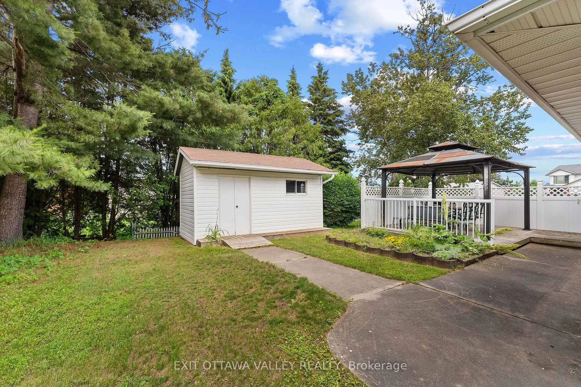 Photo 31 of 599 Hillside Avenue, Pembroke, Pembroke — HOMEH