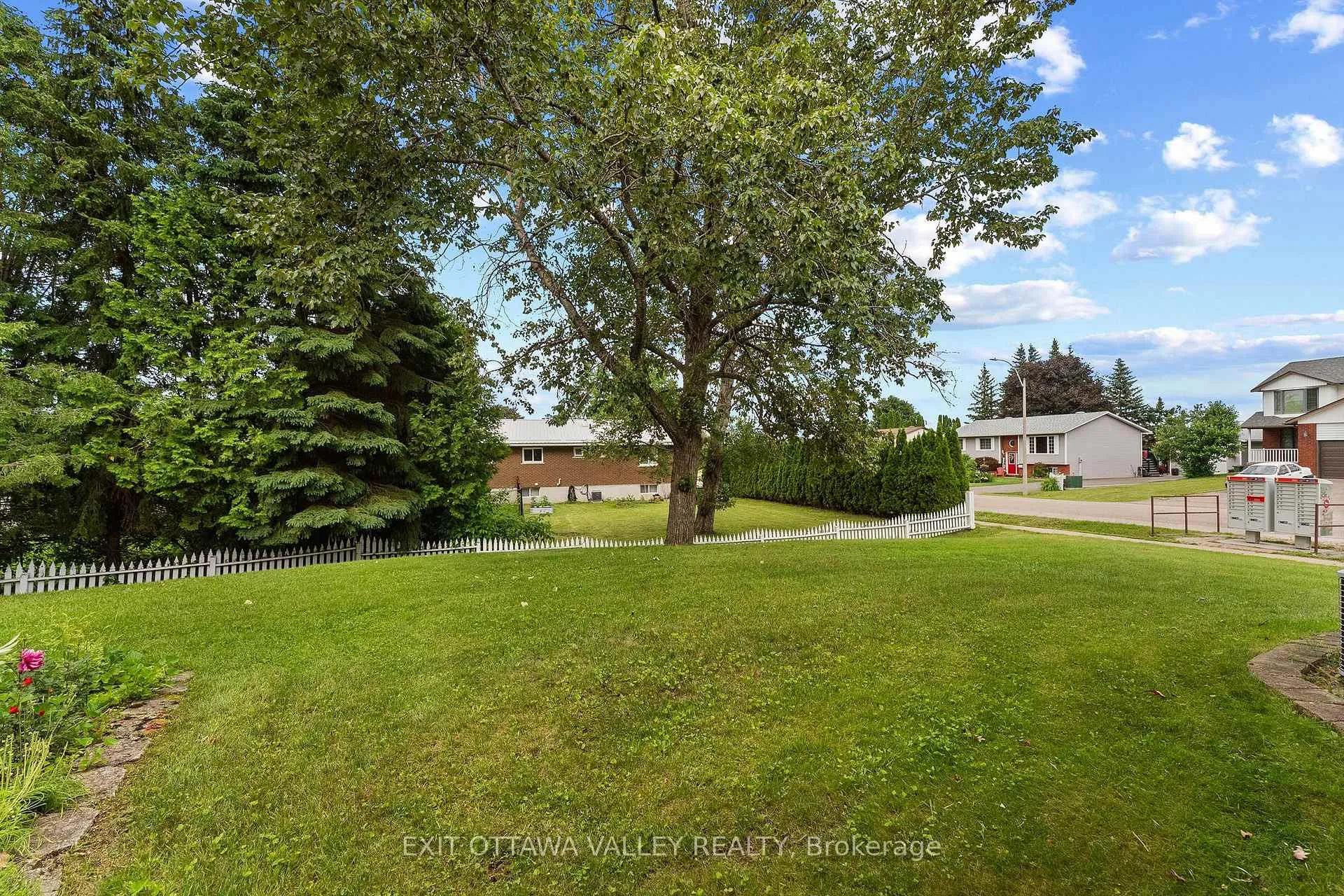 Photo 33 of 599 Hillside Avenue, Pembroke, Pembroke — HOMEH