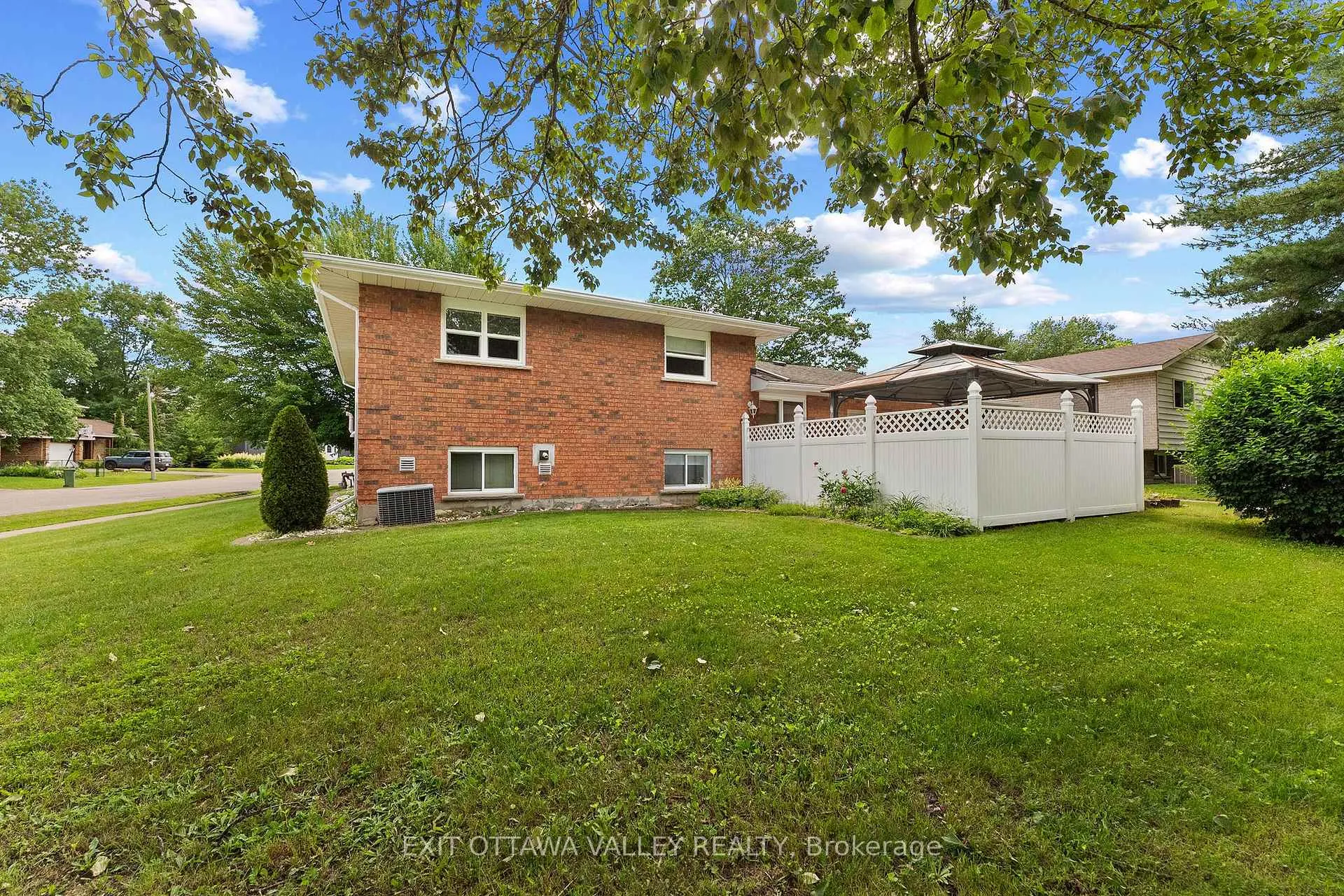 Photo 34 of 599 Hillside Avenue, Pembroke, Pembroke — HOMEH