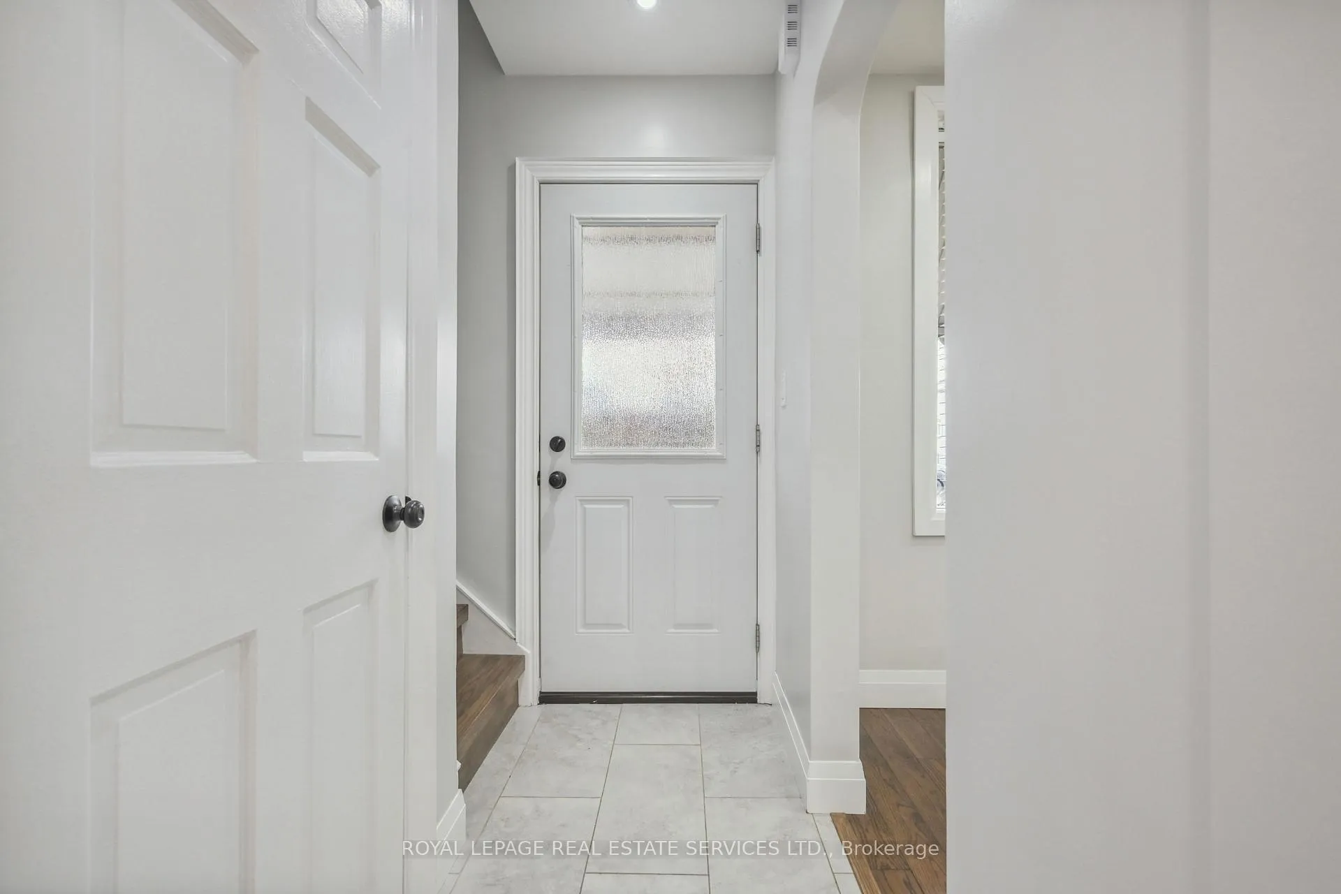 Photo 2 of 21 Holbrooke Avenue, Etobicoke, Stonegate-Queensway — HOMEH