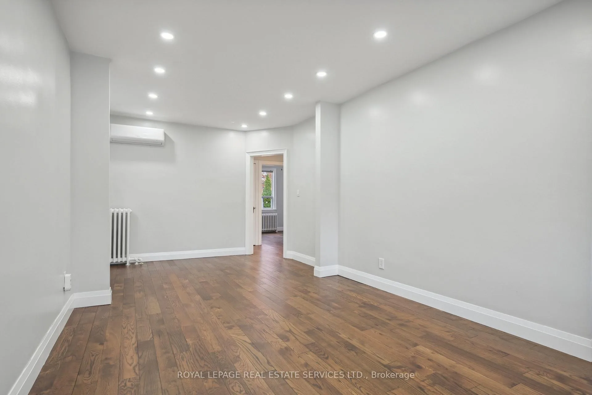 Photo 4 of 21 Holbrooke Avenue, Etobicoke, Stonegate-Queensway — HOMEH