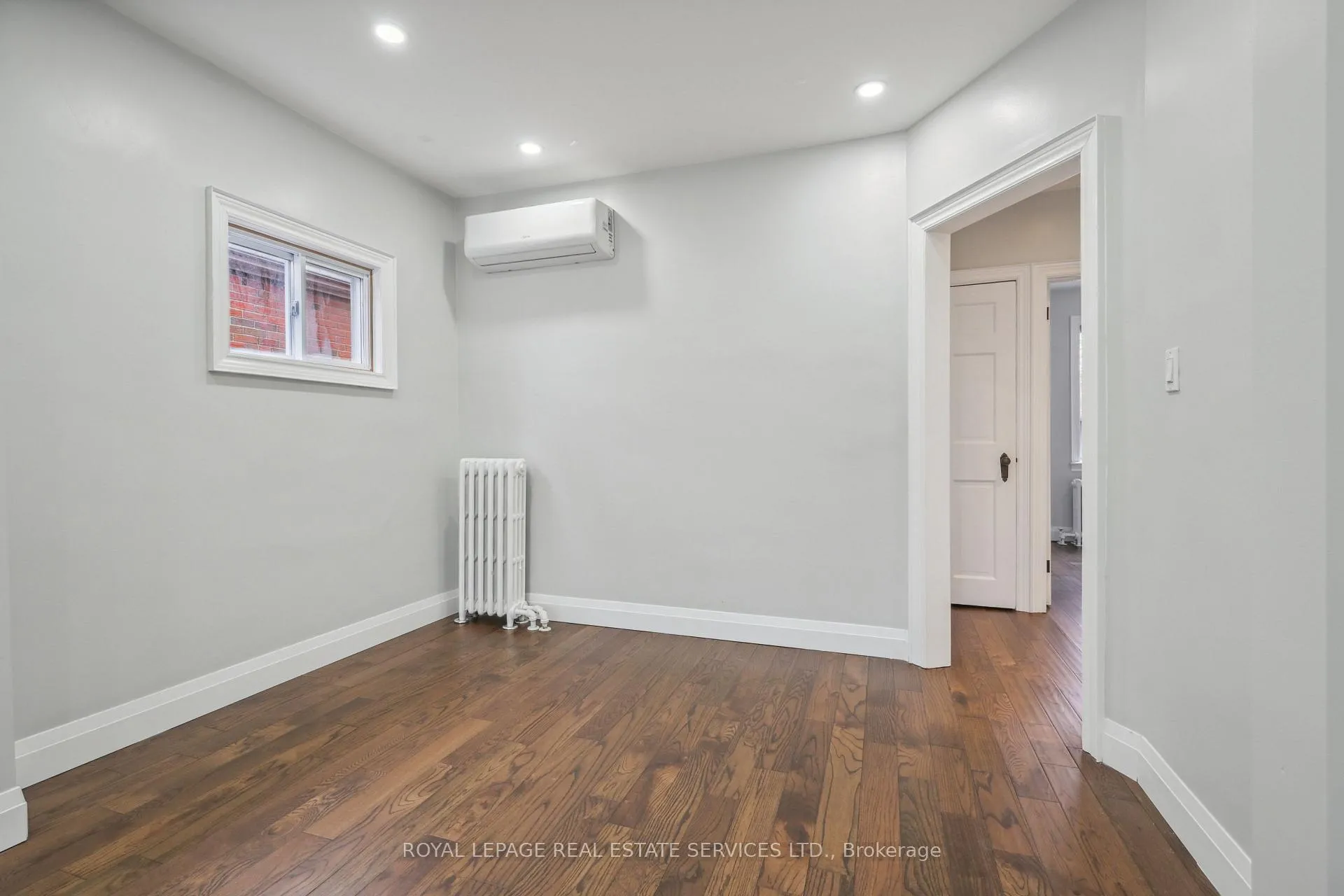 Photo 7 of 21 Holbrooke Avenue, Etobicoke, Stonegate-Queensway — HOMEH