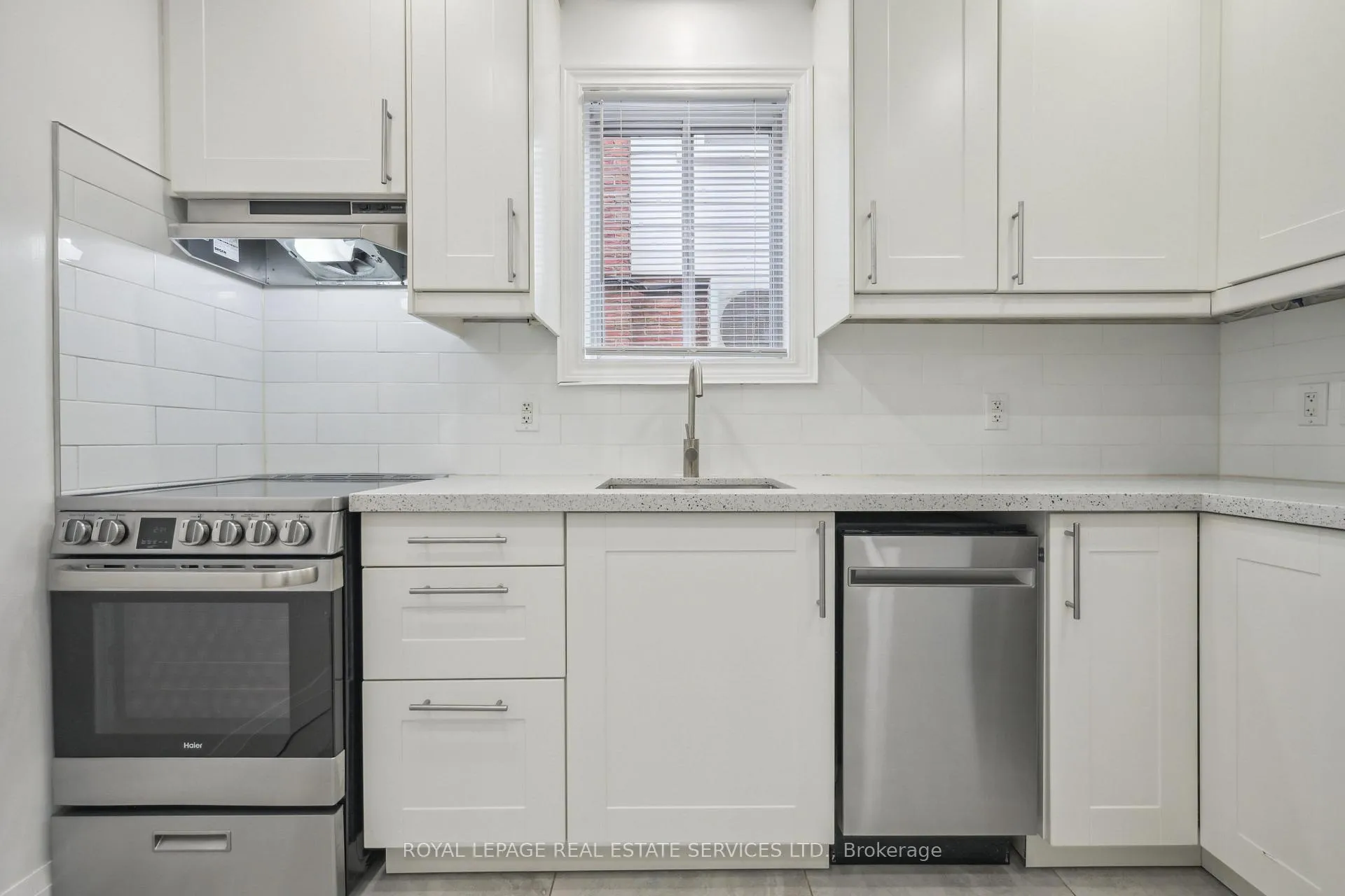 Photo 9 of 21 Holbrooke Avenue, Etobicoke, Stonegate-Queensway — HOMEH