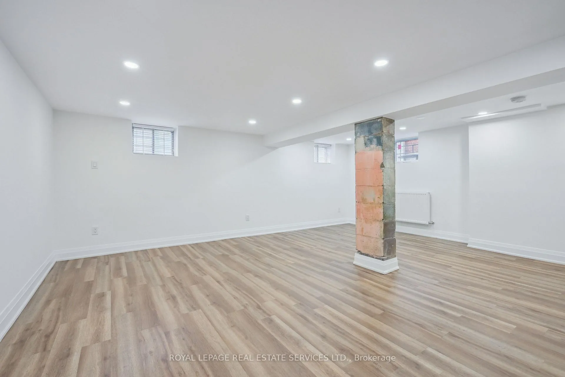 Photo 23 of 21 Holbrooke Avenue, Etobicoke, Stonegate-Queensway — HOMEH