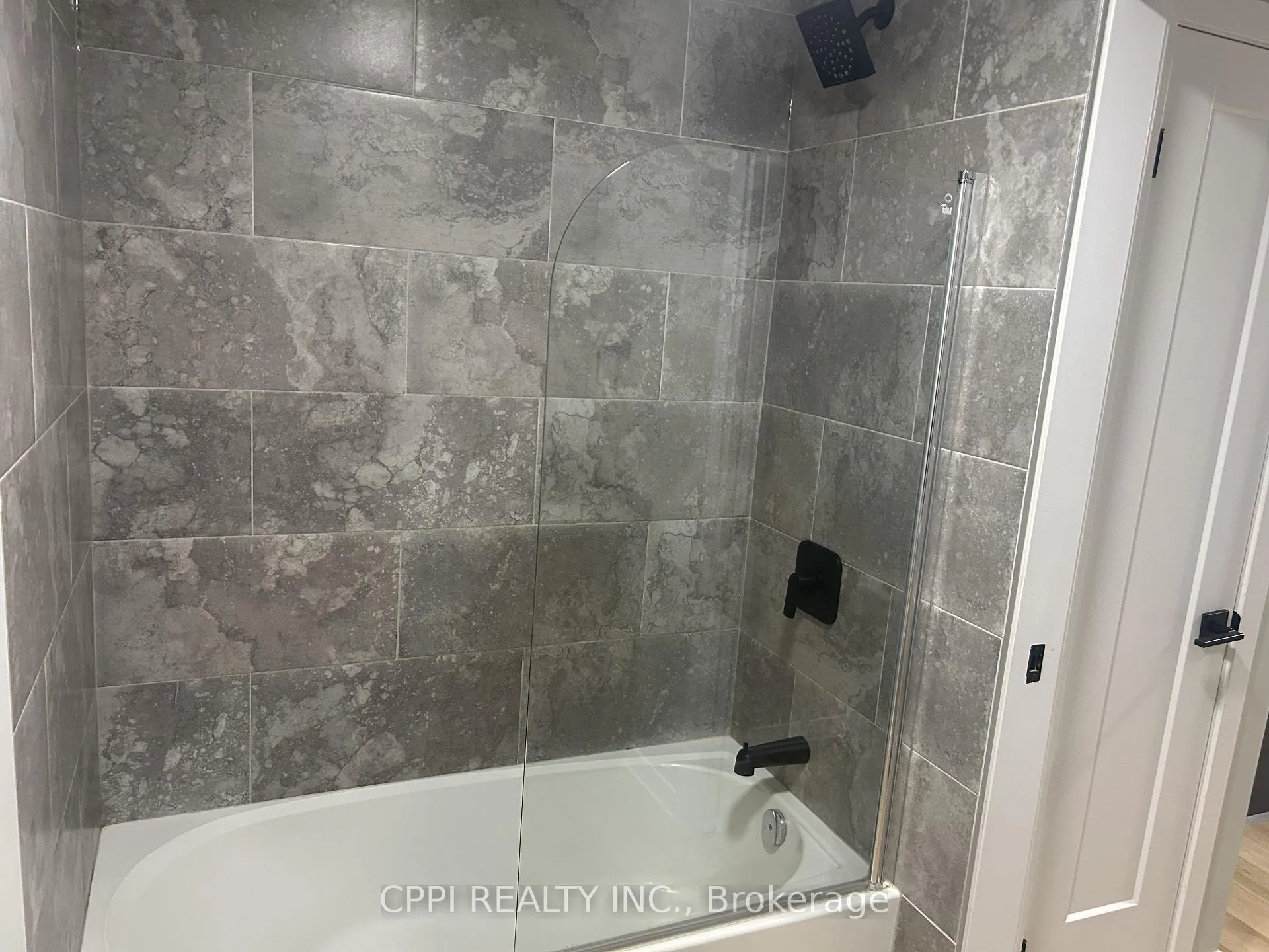 Photo 3 of Unit 606, 70 King Street E, Oshawa, Central — HOMEH