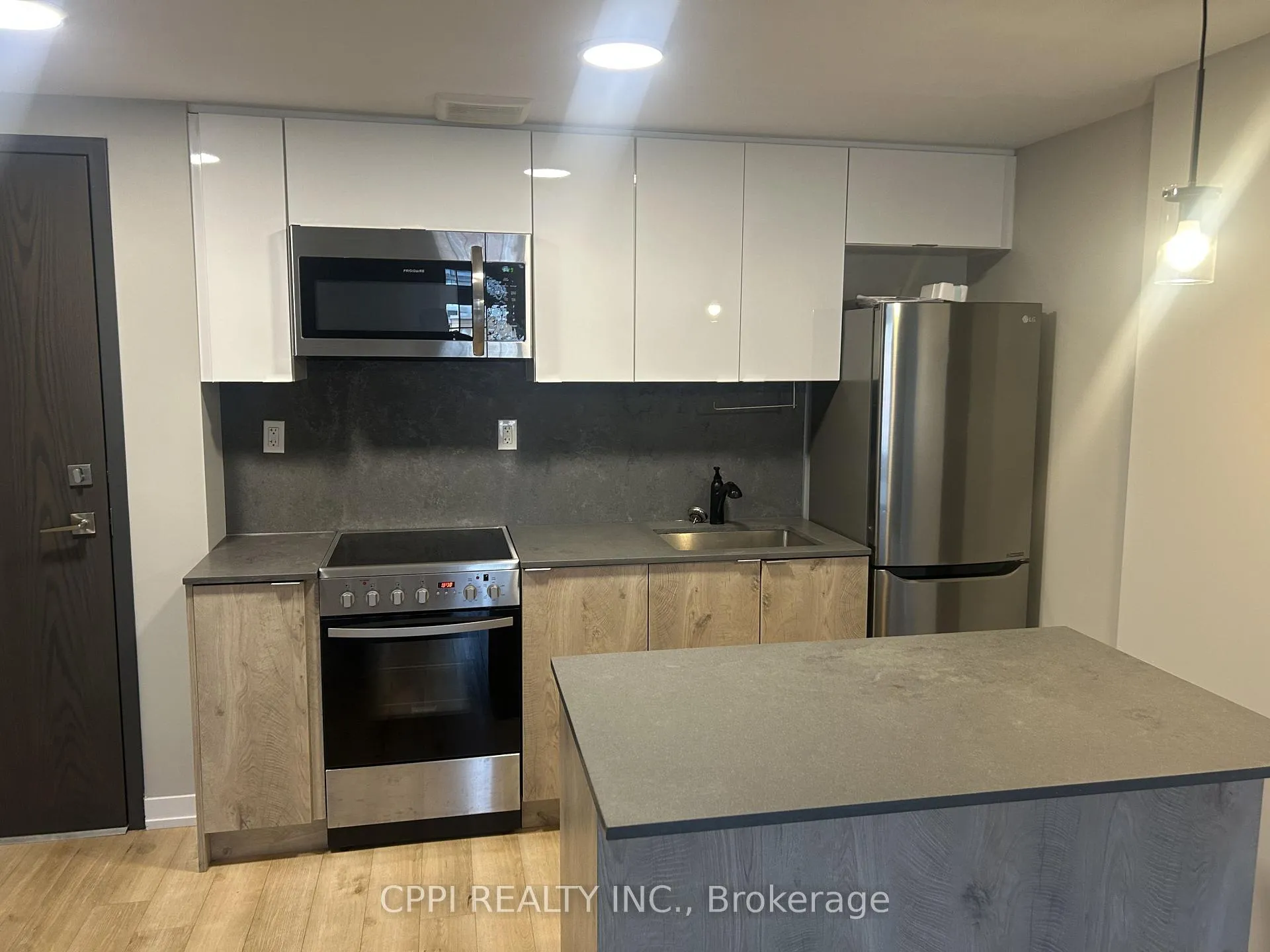 Photo 5 of Unit 606, 70 King Street E, Oshawa, Central — HOMEH
