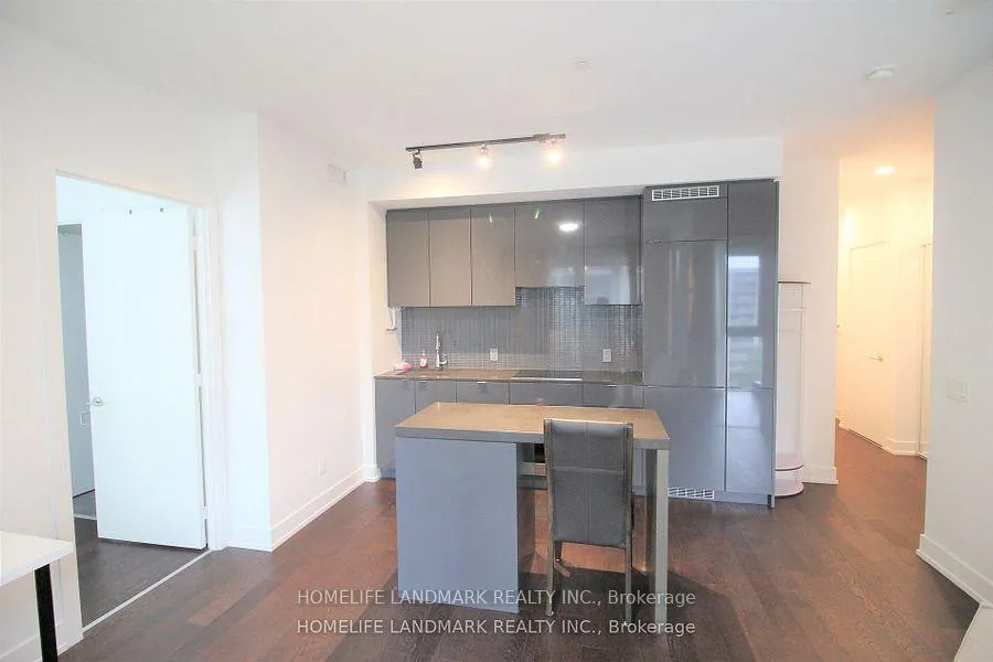 Front of Unit 1107, 7 Grenville Street