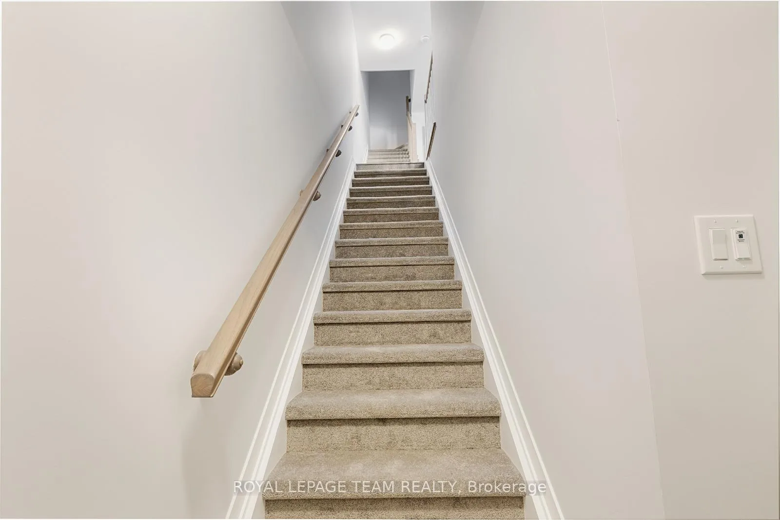 Photo 2 of 320 Parnian Private, Ottawa, Barrhaven - Half Moon Bay — HOMEH