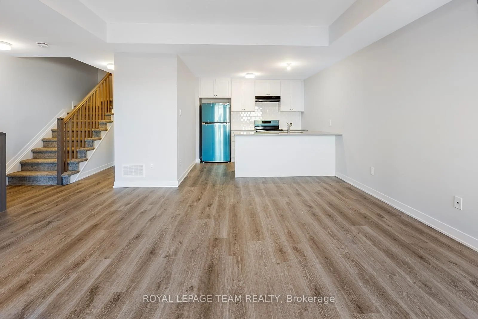 Photo 4 of 320 Parnian Private, Ottawa, Barrhaven - Half Moon Bay — HOMEH