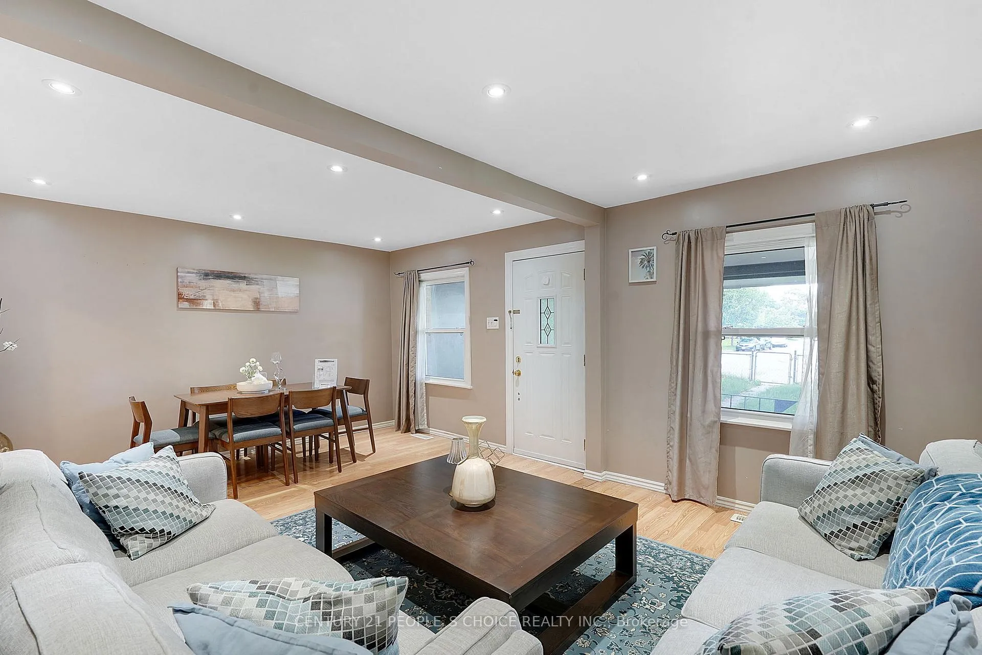 Photo 3 of 150 Spears Street, Toronto, Rockcliffe-Smythe — HOMEH
