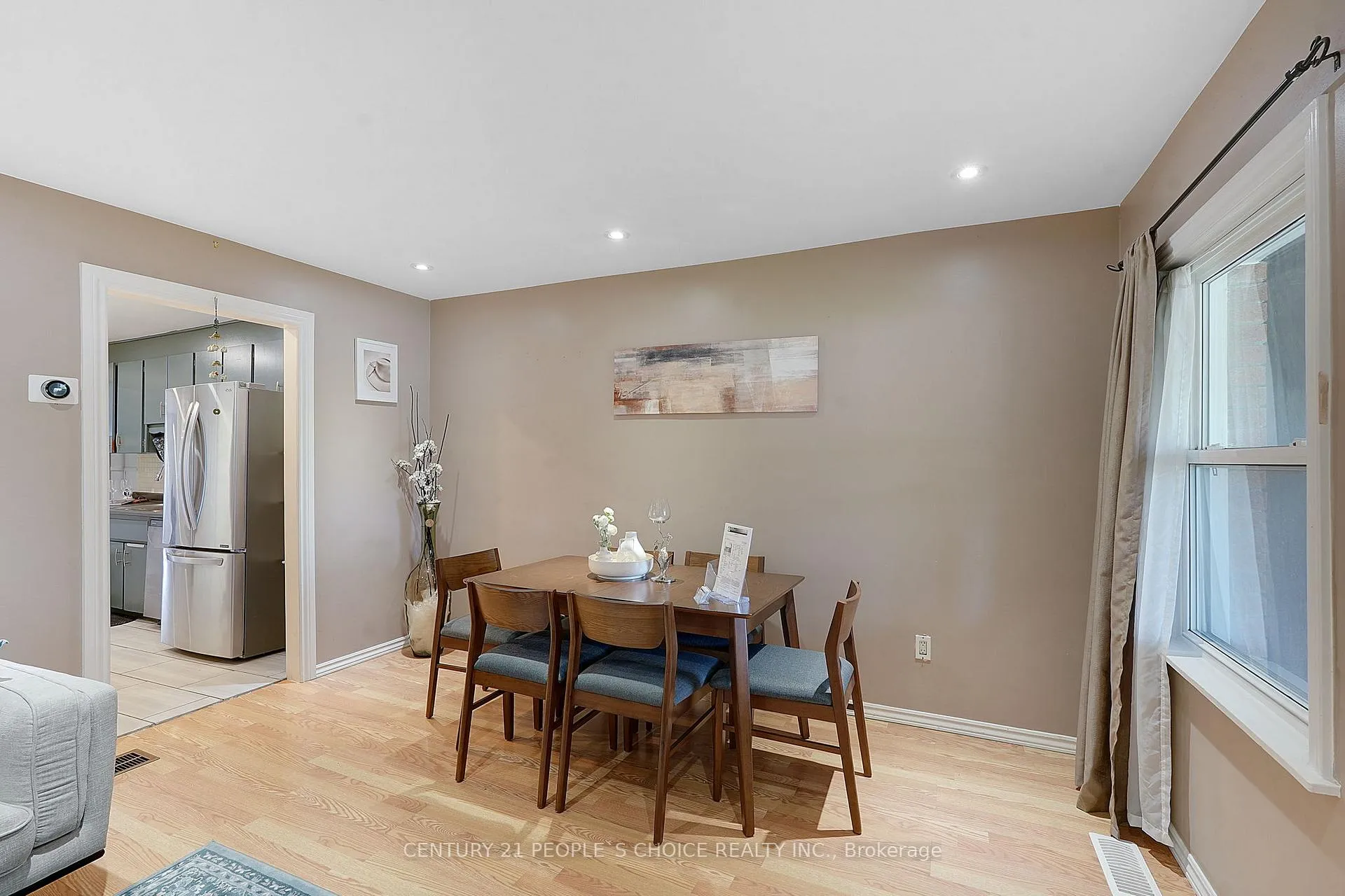 Photo 4 of 150 Spears Street, Toronto, Rockcliffe-Smythe — HOMEH