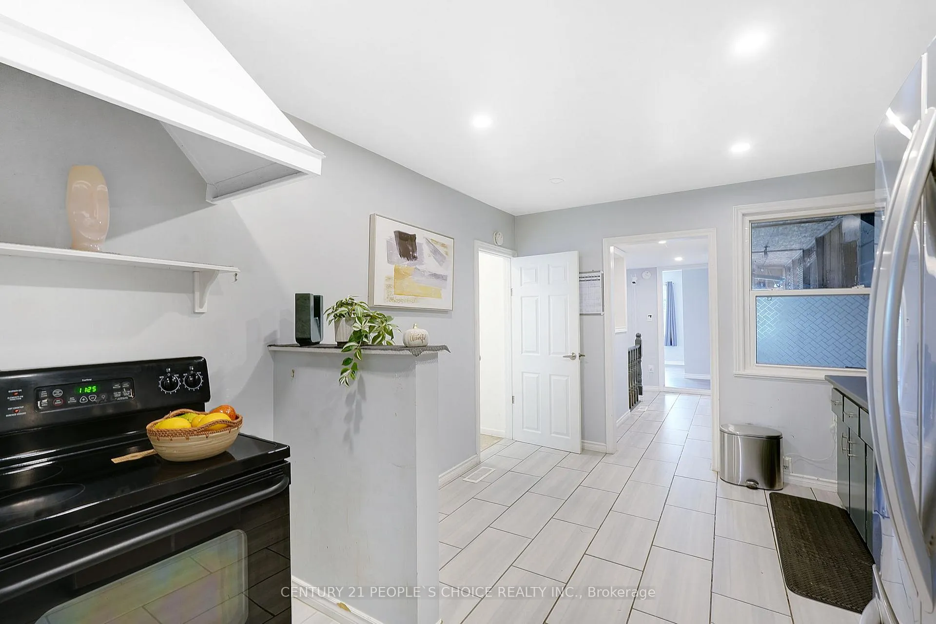 Photo 7 of 150 Spears Street, Toronto, Rockcliffe-Smythe — HOMEH