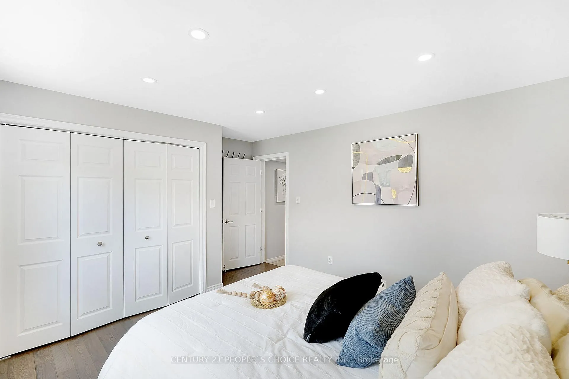 Photo 9 of 150 Spears Street, Toronto, Rockcliffe-Smythe — HOMEH