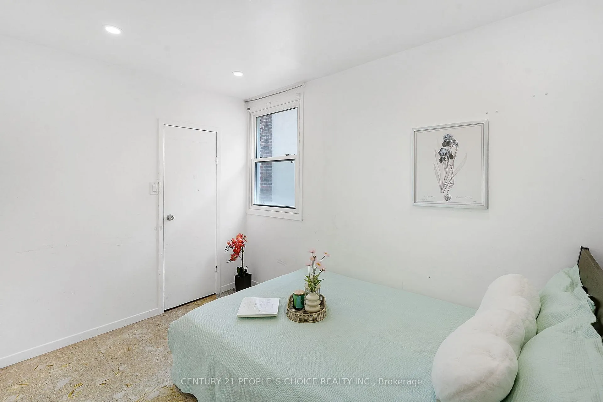 Photo 11 of 150 Spears Street, Toronto, Rockcliffe-Smythe — HOMEH