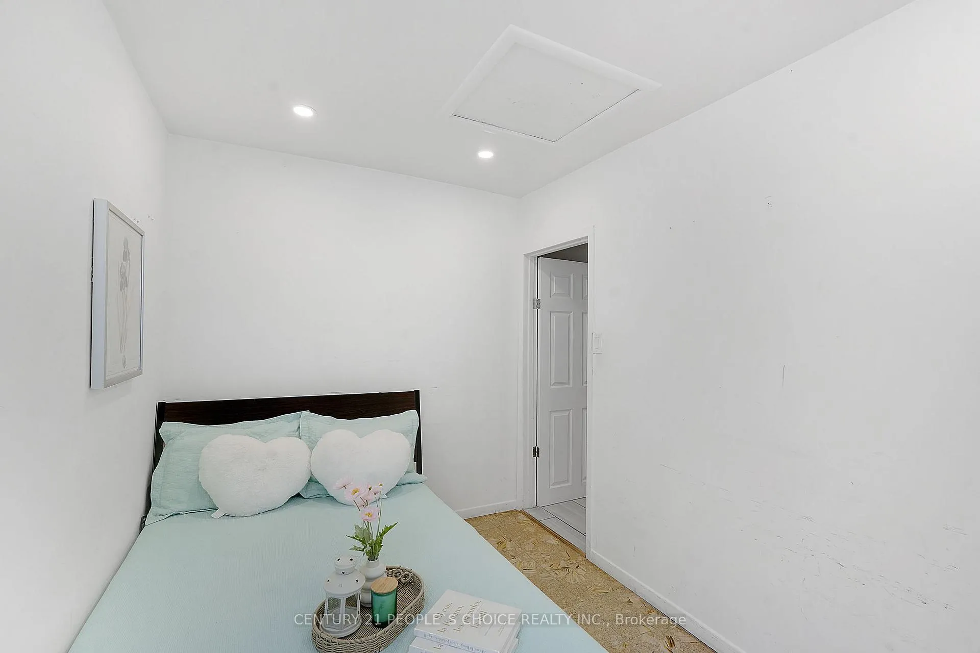 Photo 12 of 150 Spears Street, Toronto, Rockcliffe-Smythe — HOMEH