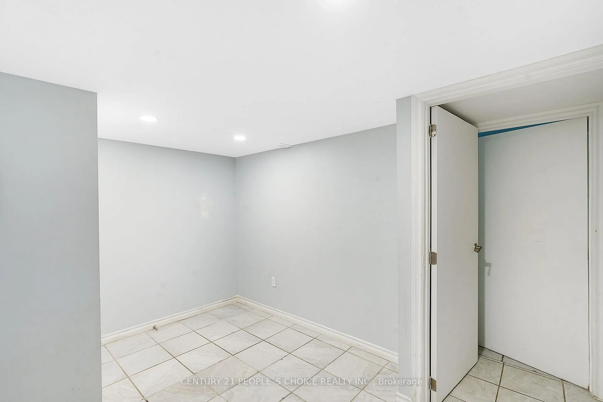 Photo 27 of 150 Spears Street, Toronto, Rockcliffe-Smythe — HOMEH