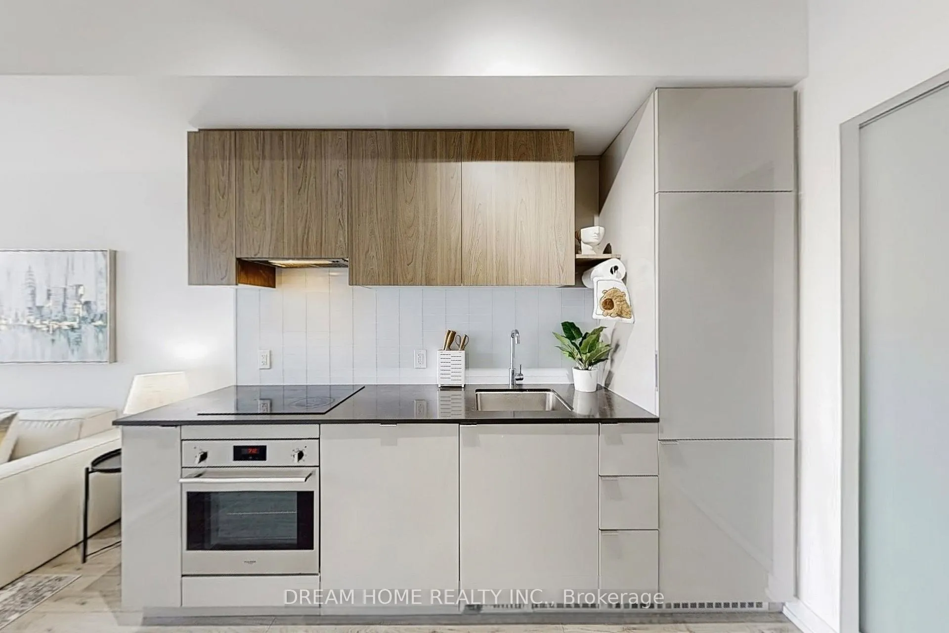 Photo 6 of Unit 508, 161 Roehampton Avenue, Toronto, Mount Pleasant West — HOMEH