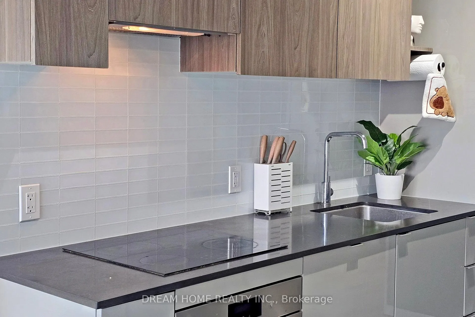 Photo 7 of Unit 508, 161 Roehampton Avenue, Toronto, Mount Pleasant West — HOMEH