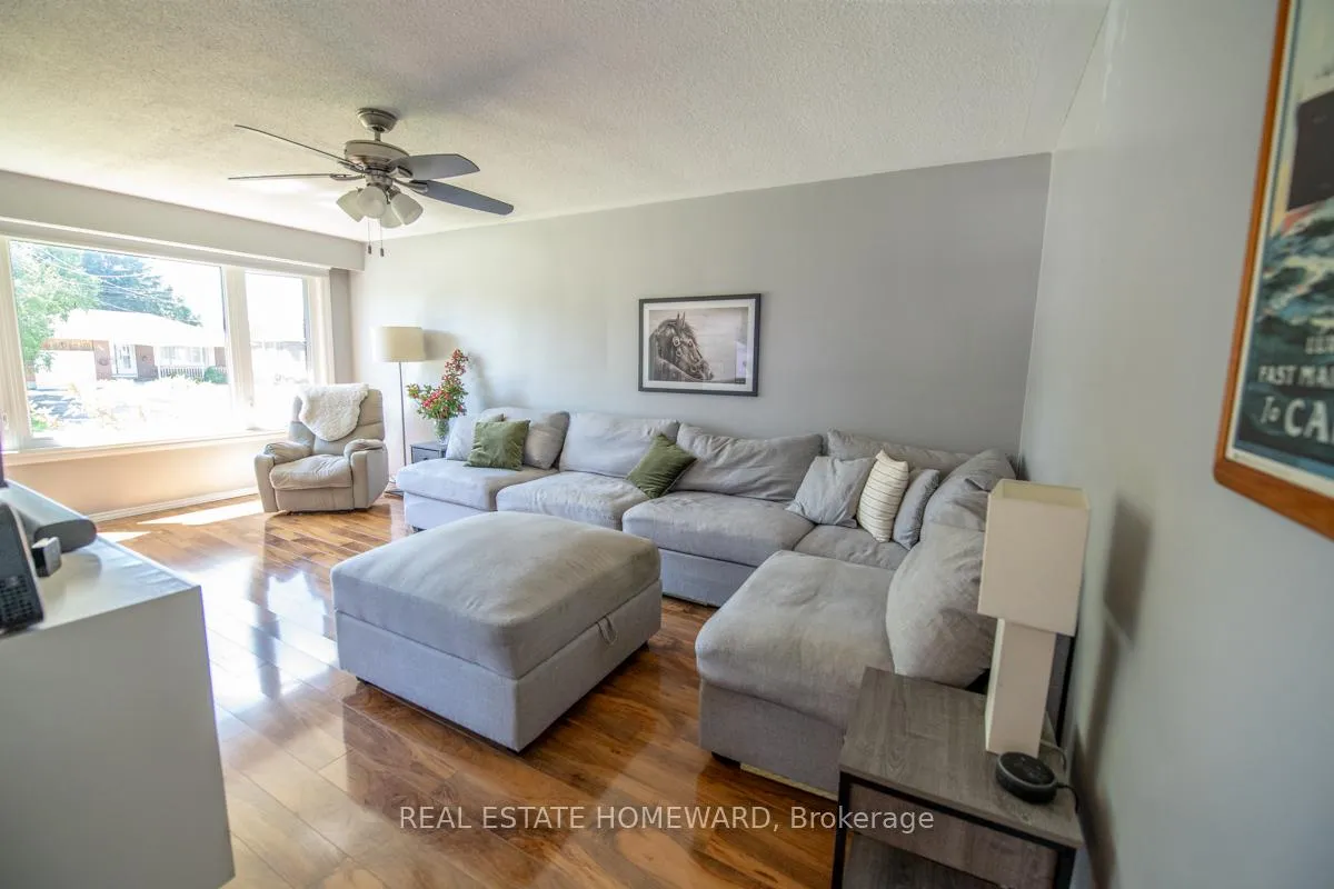 Photo 5 of 4 Sunicrest Boulevard, Clarington, Bowmanville — HOMEH