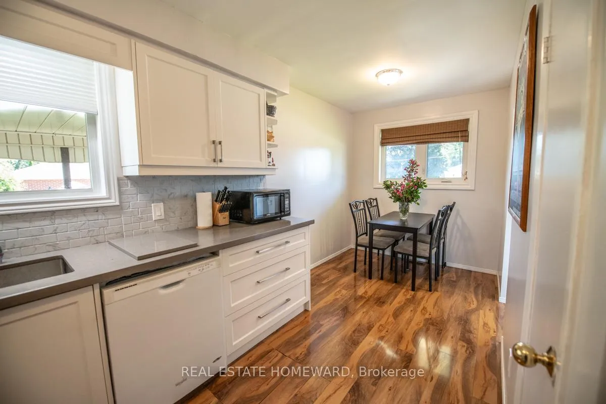 Photo 8 of 4 Sunicrest Boulevard, Clarington, Bowmanville — HOMEH