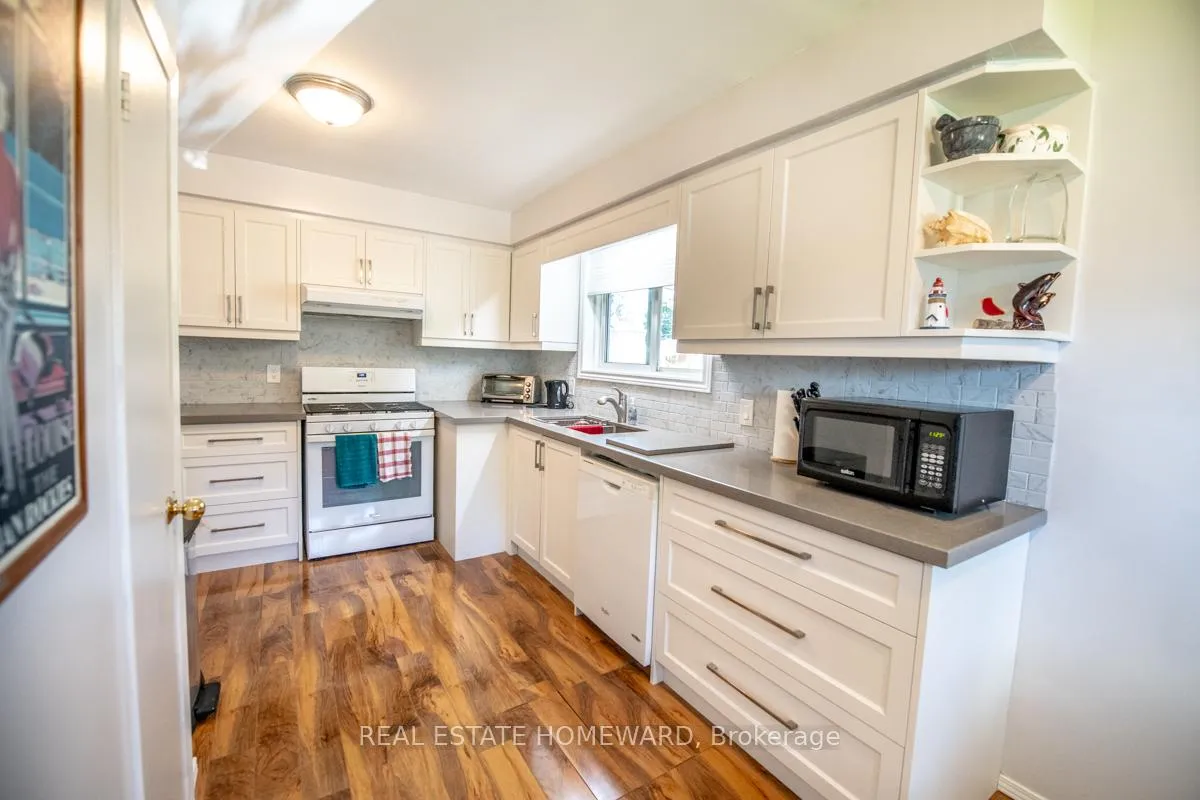 Photo 9 of 4 Sunicrest Boulevard, Clarington, Bowmanville — HOMEH