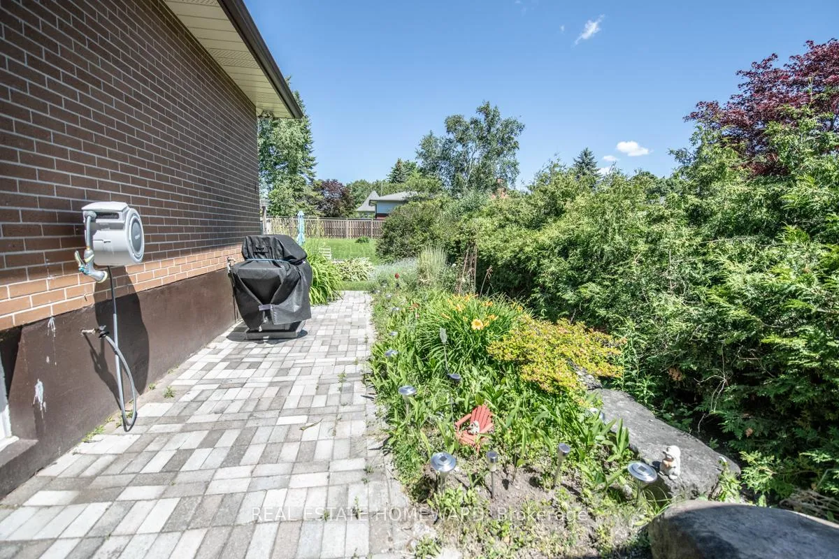 Photo 22 of 4 Sunicrest Boulevard, Clarington, Bowmanville — HOMEH