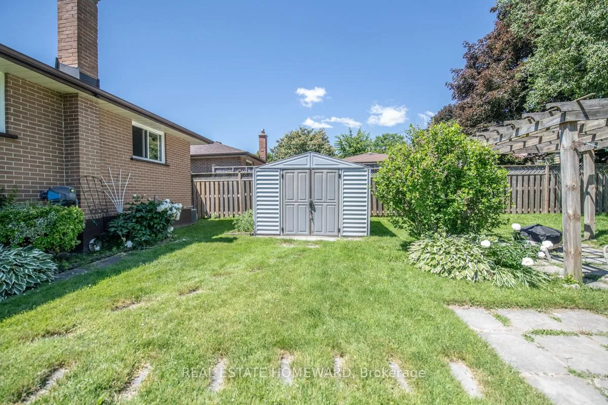 Photo 32 of 4 Sunicrest Boulevard, Clarington, Bowmanville — HOMEH