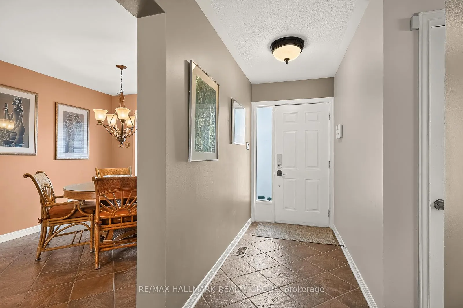 Photo 4 of 511 Deancourt Crescent, Ottawa, Fallingbrook/Ridgemount — HOMEH