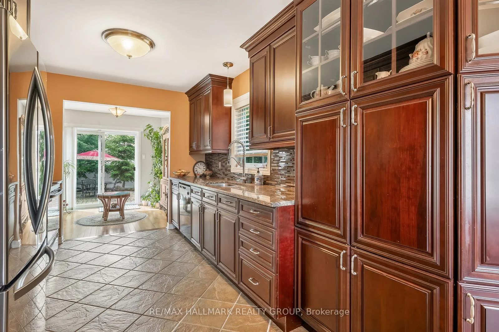 Photo 8 of 511 Deancourt Crescent, Ottawa, Fallingbrook/Ridgemount — HOMEH