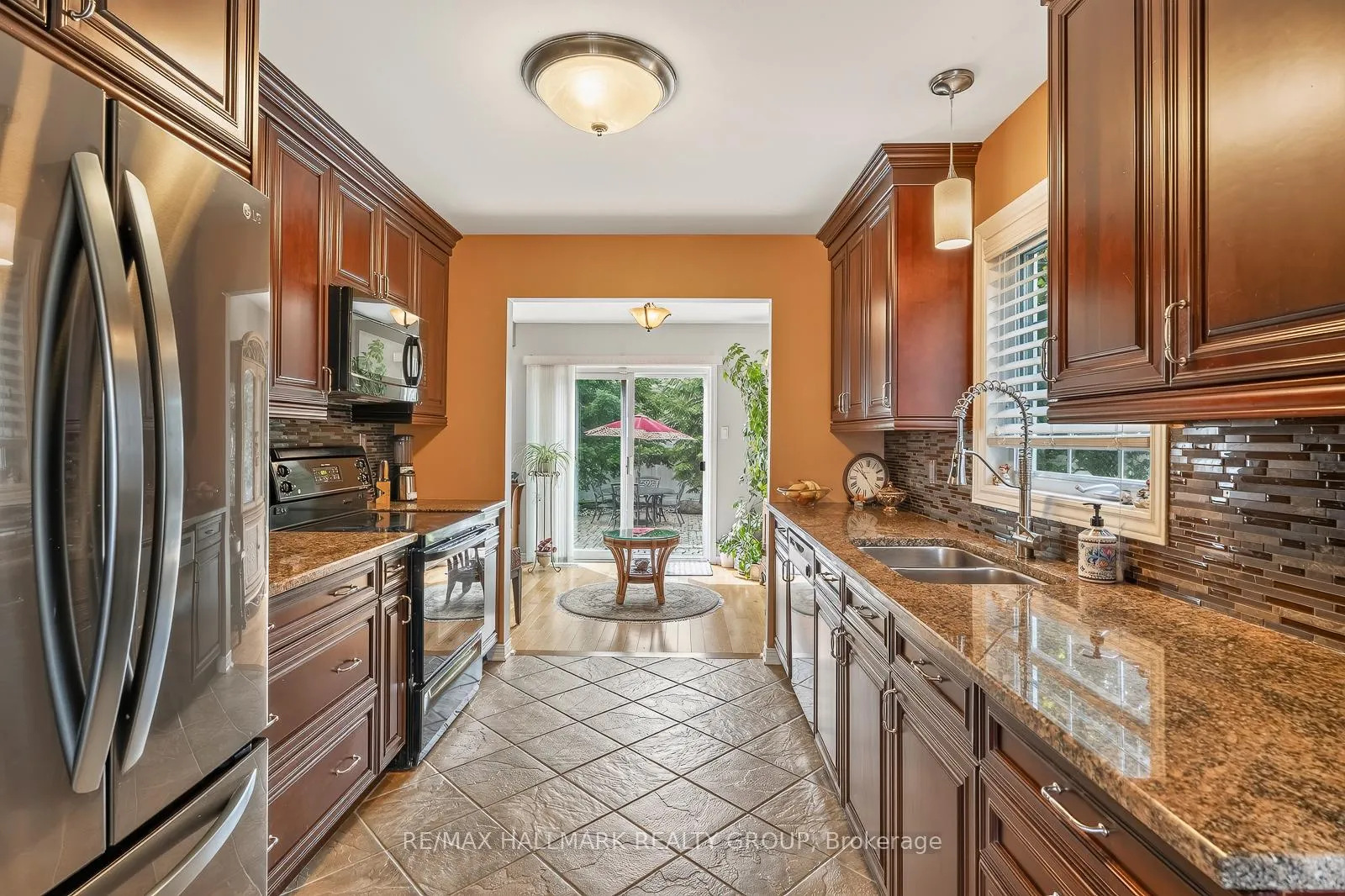 Photo 10 of 511 Deancourt Crescent, Ottawa, Fallingbrook/Ridgemount — HOMEH