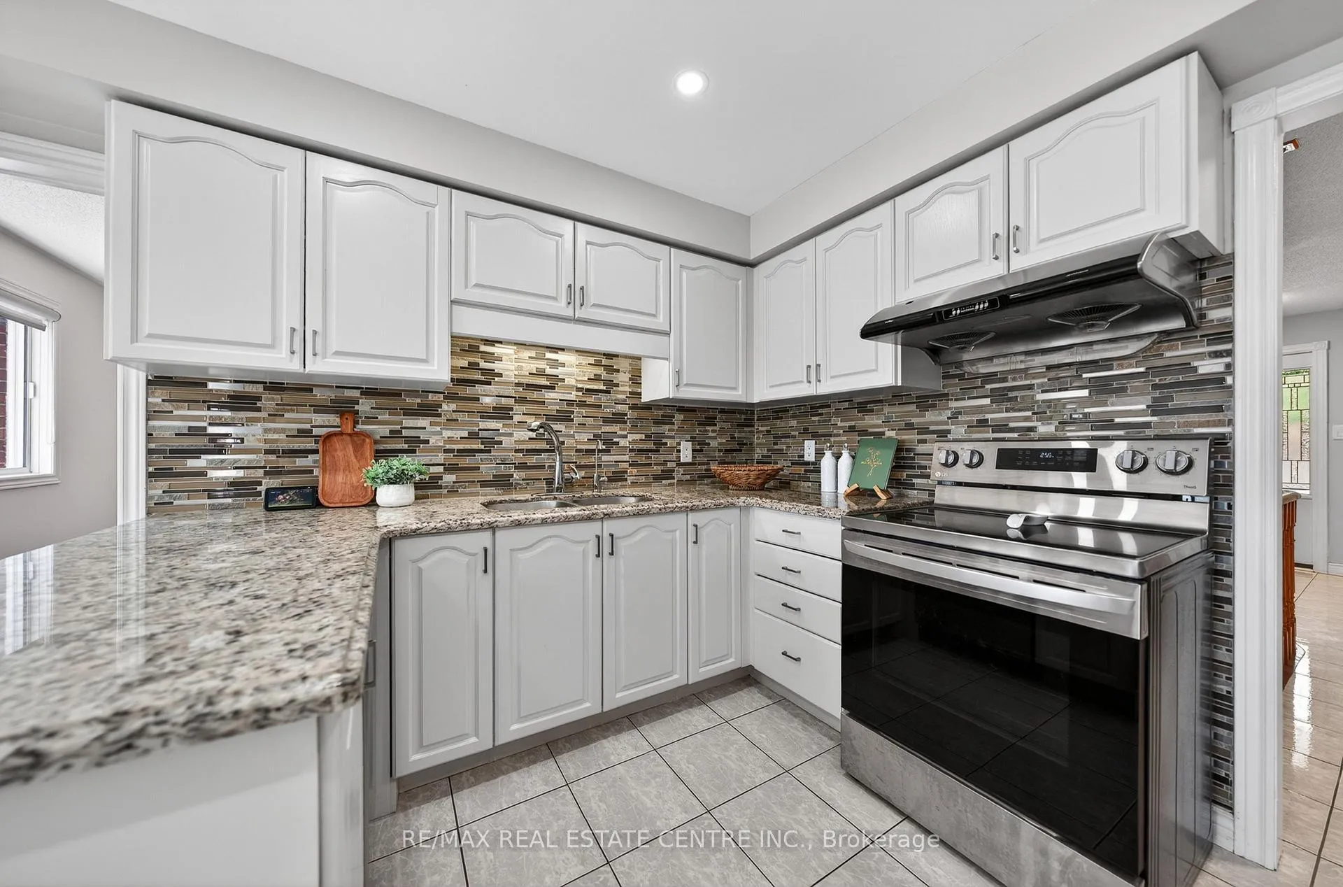 Photo 16 of 111 Hume Drive, Cambridge, Fiddlesticks — HOMEH