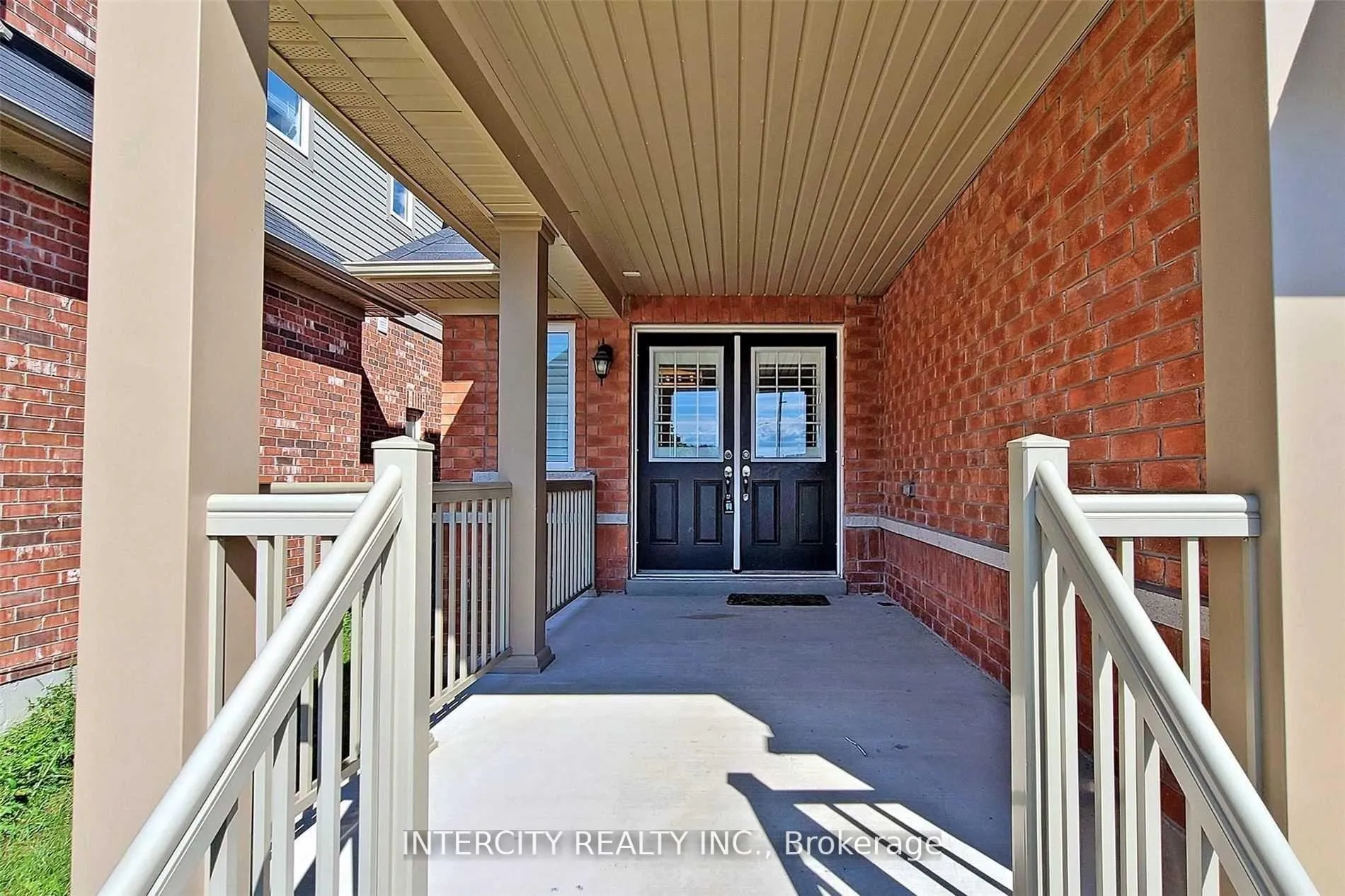 Photo 3 of 289 Bruce Cameron Drive, Clarington, Bowmanville — HOMEH