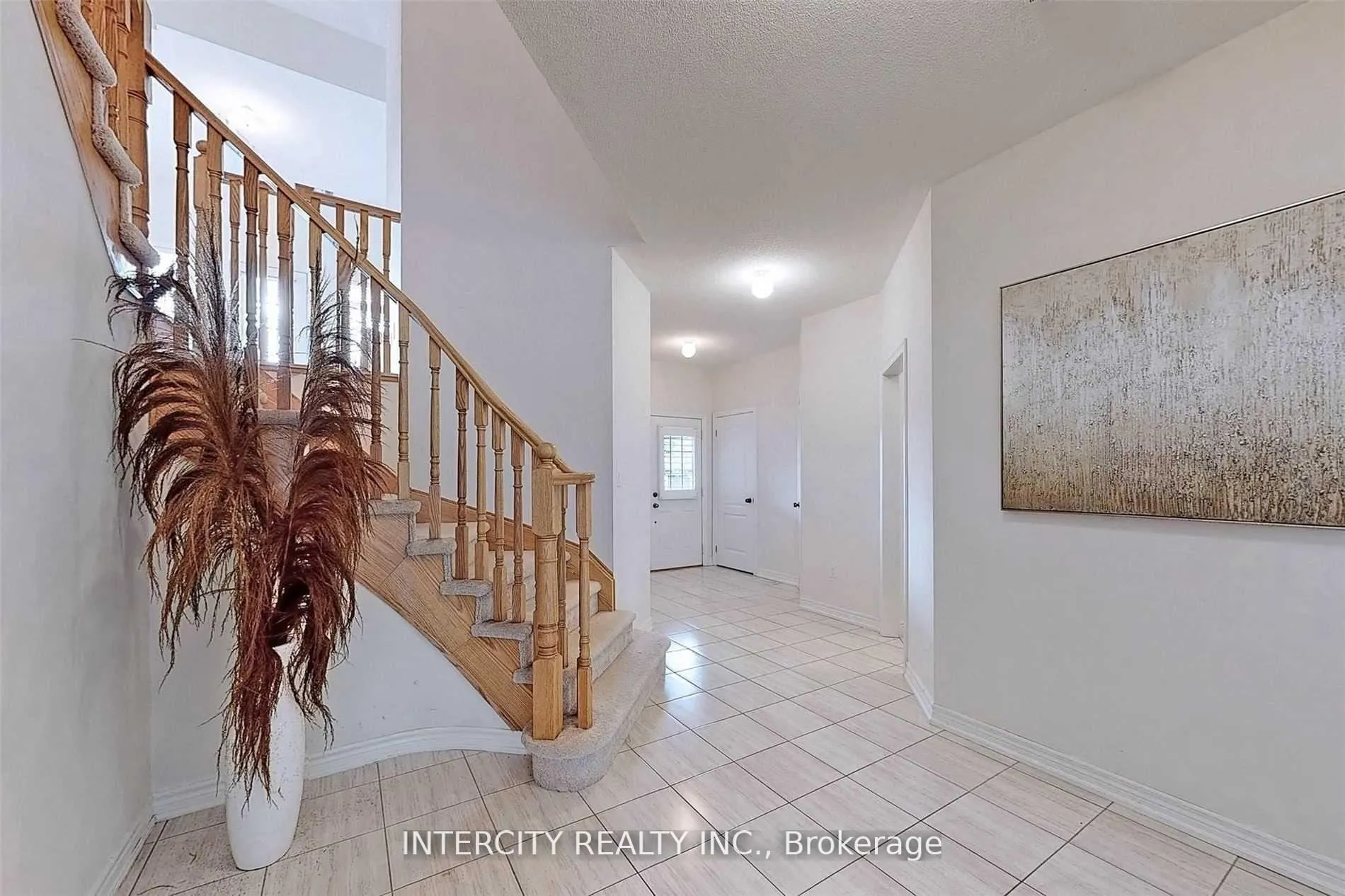 Photo 9 of 289 Bruce Cameron Drive, Clarington, Bowmanville — HOMEH