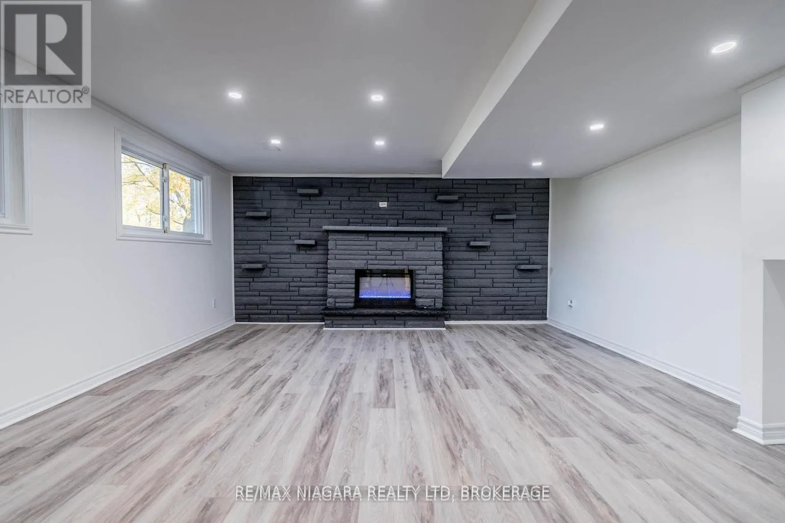 Photo 2 of Unit LOWER, 22 Chantler Road, Welland, West Welland — HOMEH