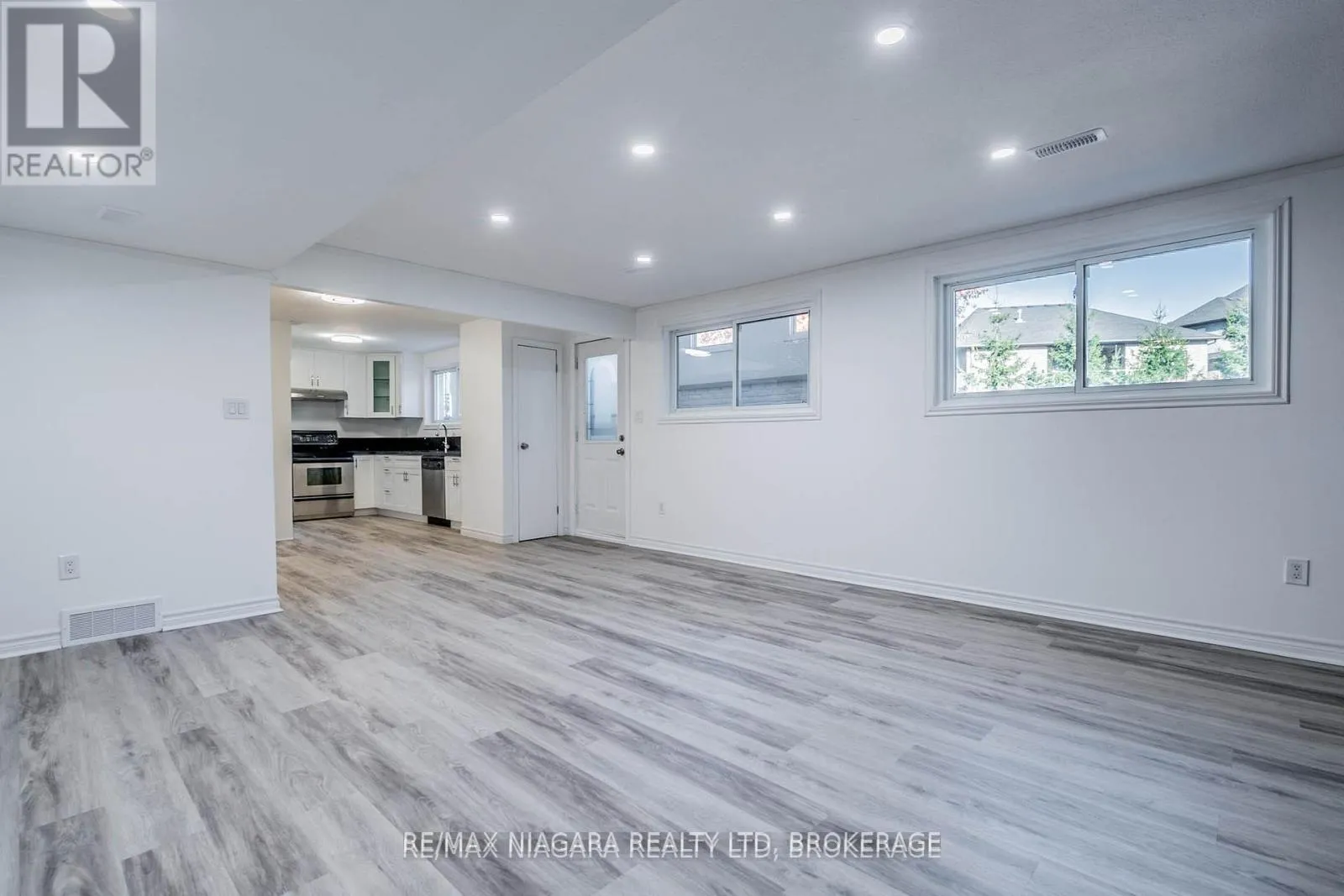 Photo 3 of Unit LOWER, 22 Chantler Road, Welland, West Welland — HOMEH
