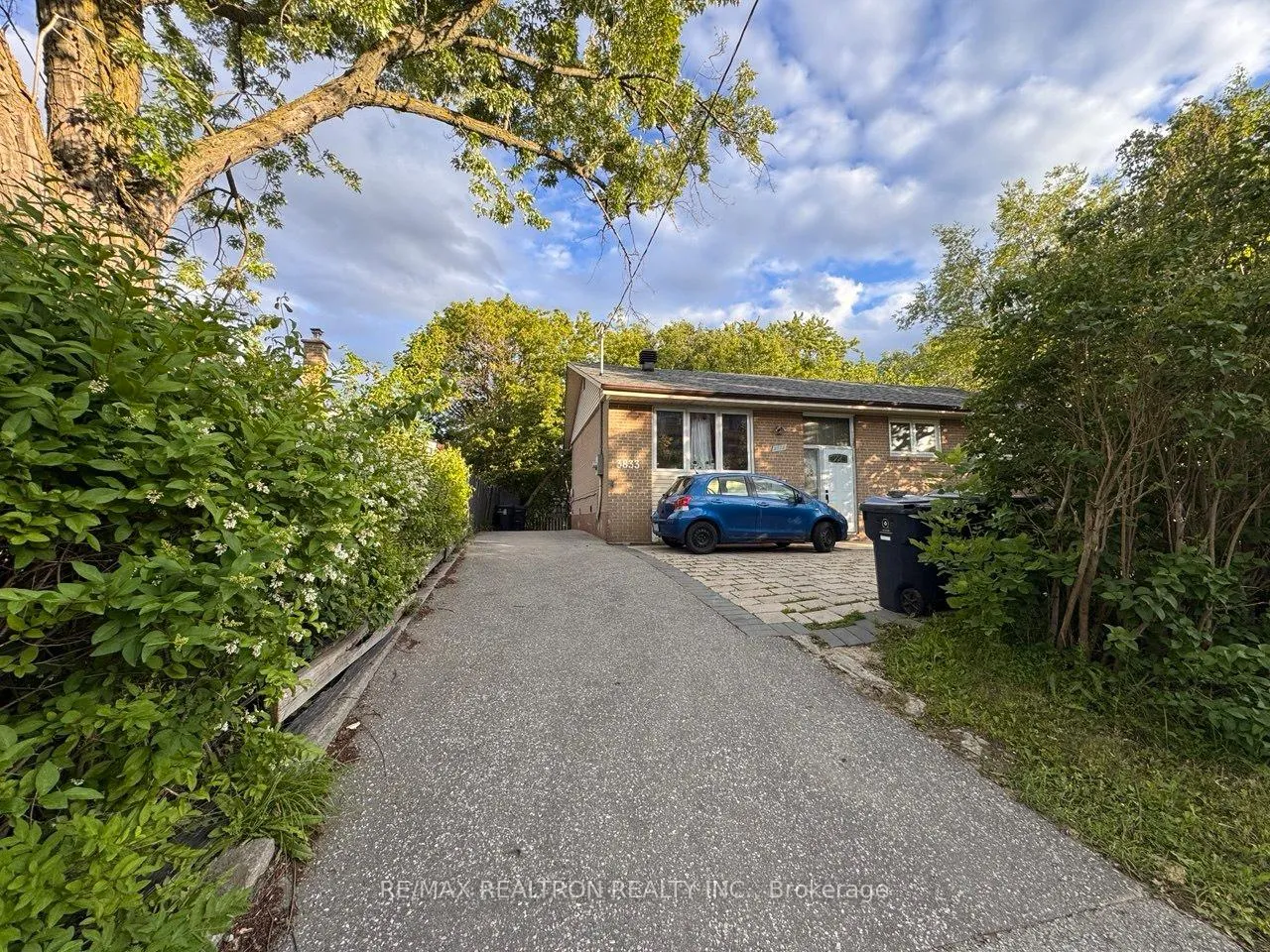Front of 3833 Finch Avenue E