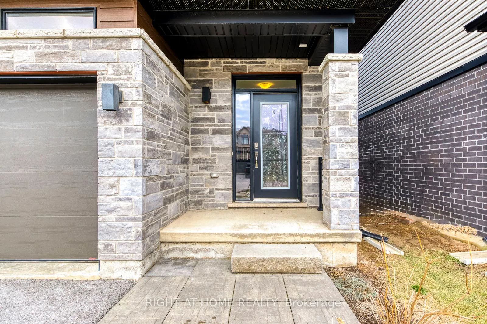 Photo 2 of 4083 Healing Street, Lincoln, Beamsville — HOMEH