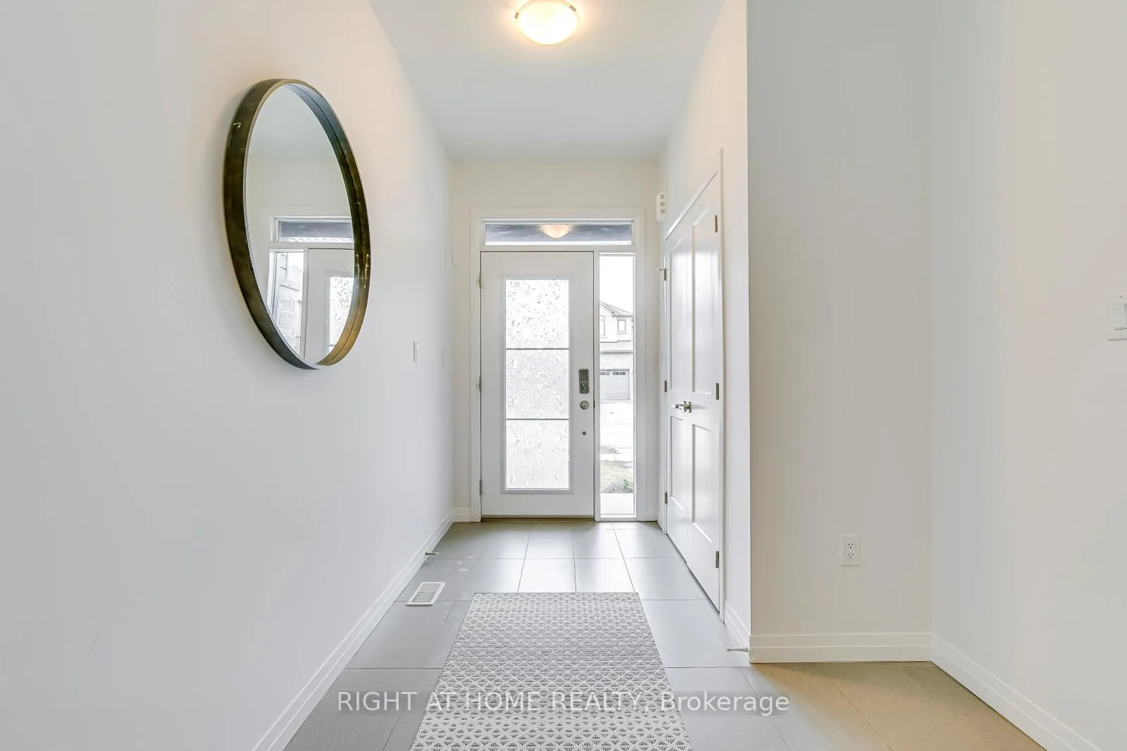 Photo 3 of 4083 Healing Street, Lincoln, Beamsville — HOMEH
