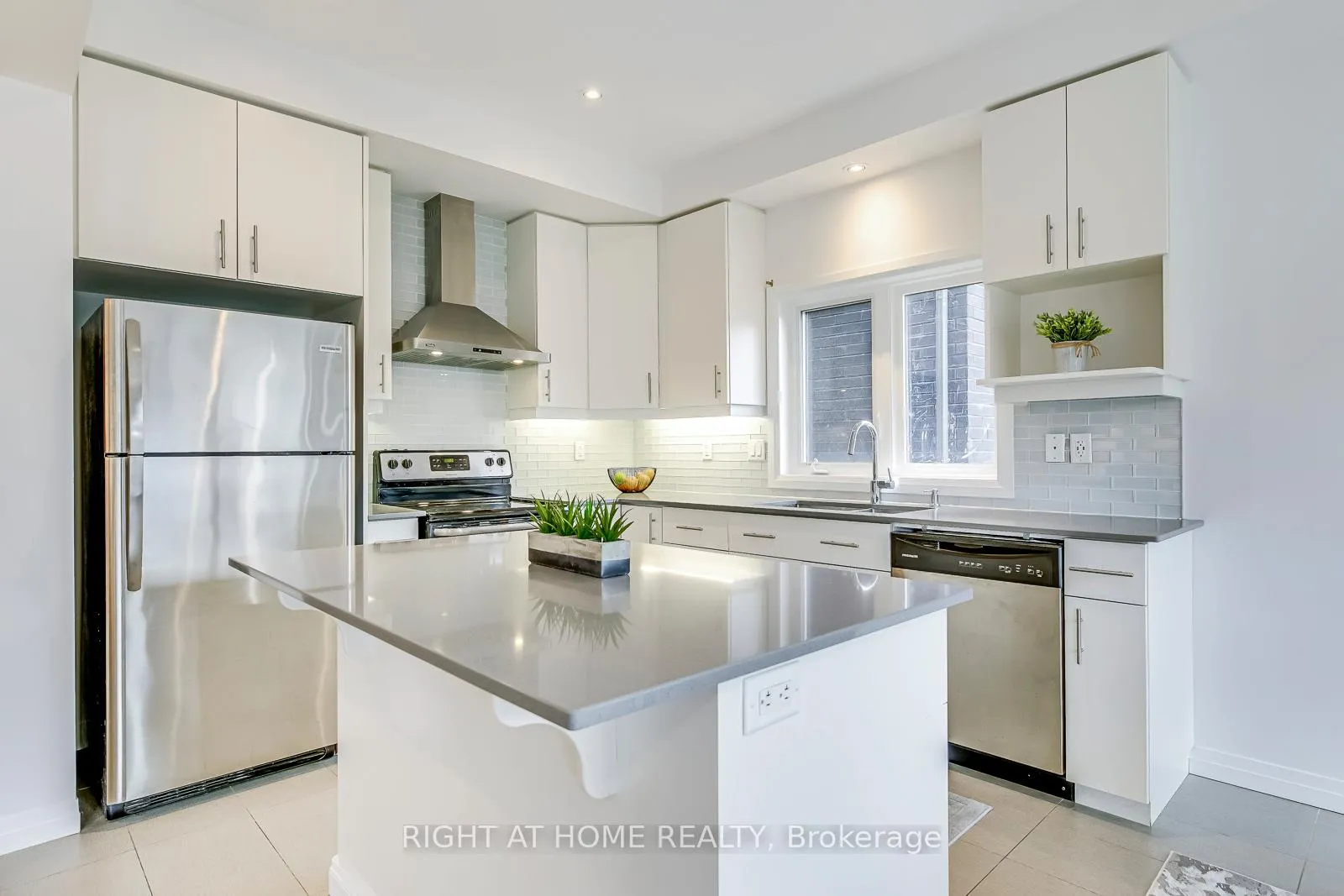 Photo 10 of 4083 Healing Street, Lincoln, Beamsville — HOMEH