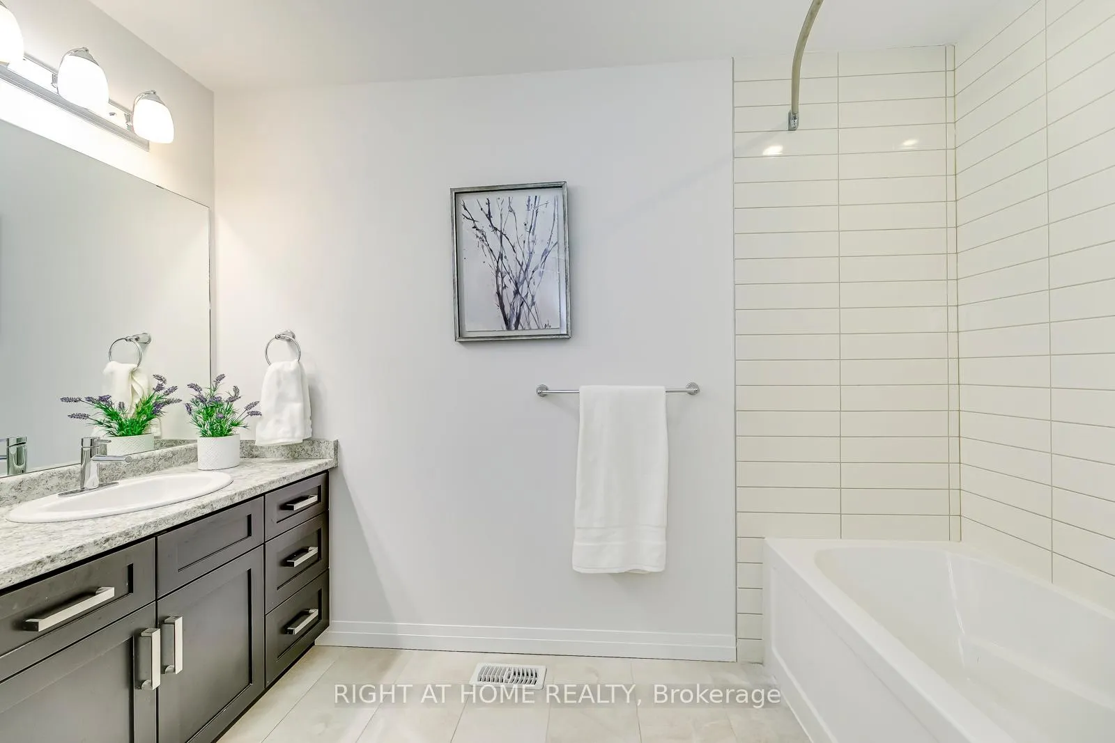 Photo 23 of 4083 Healing Street, Lincoln, Beamsville — HOMEH