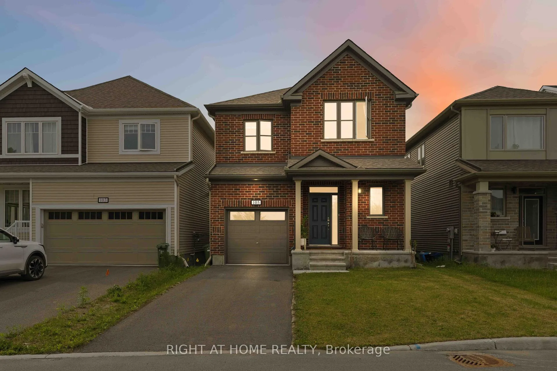 Photo 2 of 105 Alamo Street, Ottawa, Barrhaven - Half Moon Bay — HOMEH
