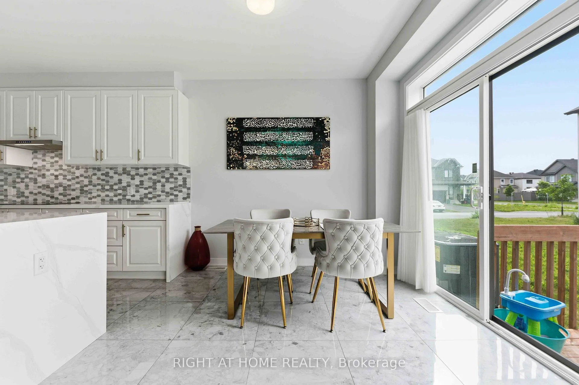 Photo 10 of 105 Alamo Street, Ottawa, Barrhaven - Half Moon Bay — HOMEH