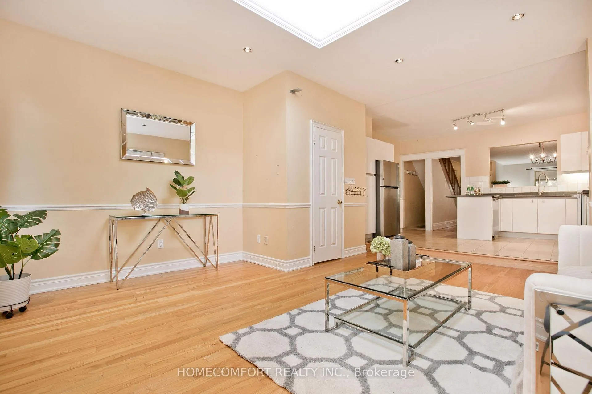 Photo 4 of 62 Keystone Avenue, Toronto, East End-Danforth — HOMEH
