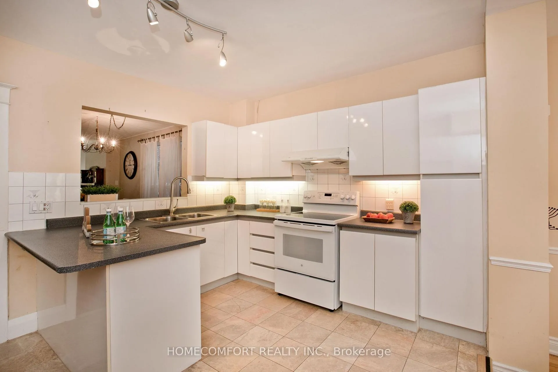 Photo 5 of 62 Keystone Avenue, Toronto, East End-Danforth — HOMEH